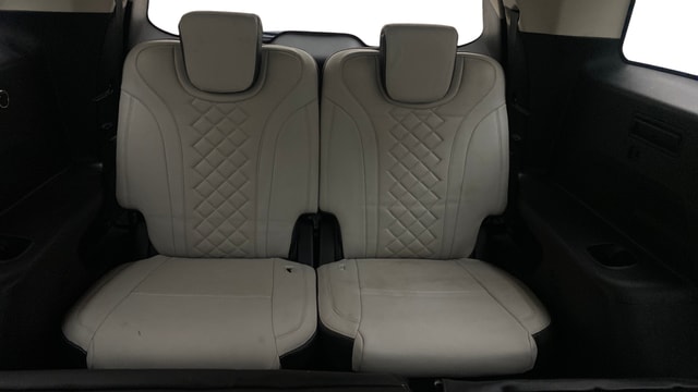 View Mahindra XUV700 Image 10 Used Mahindra XUV700 Image 10