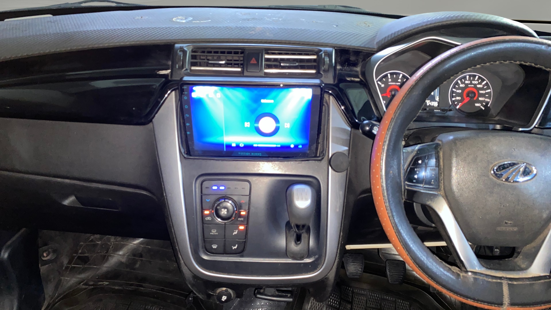 View 2018 Mahindra KUV100 K2 Petrol BS IV Image 17 Used 2018 Mahindra KUV100 K2 Petrol BS IV Image 17