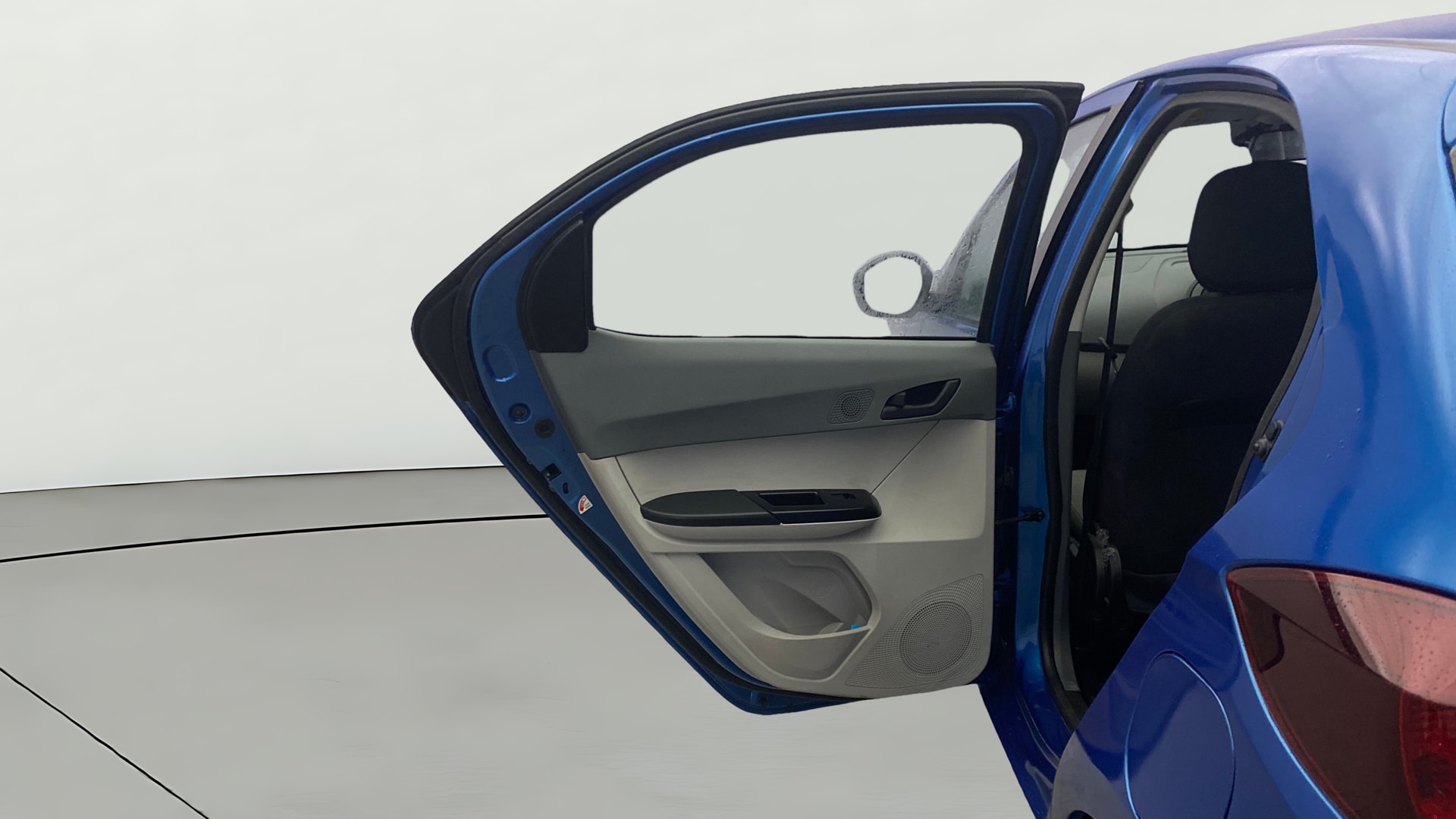 View 2025 Tata Tiago Revotorq XB Image 22 Used 2025 Tata Tiago Revotorq XB Image 22