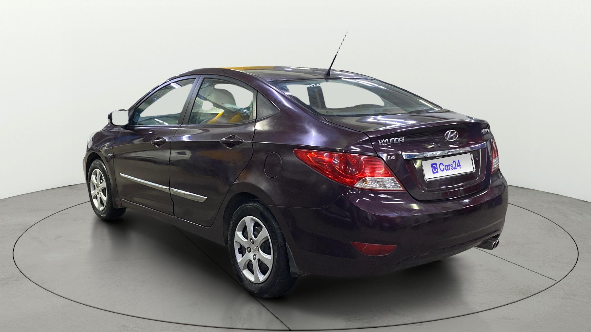 View 2013 Hyundai Fluidic Verna 1.6 VTVT EX Image 2 Used 2013 Hyundai Fluidic Verna 1.6 VTVT EX Image 2