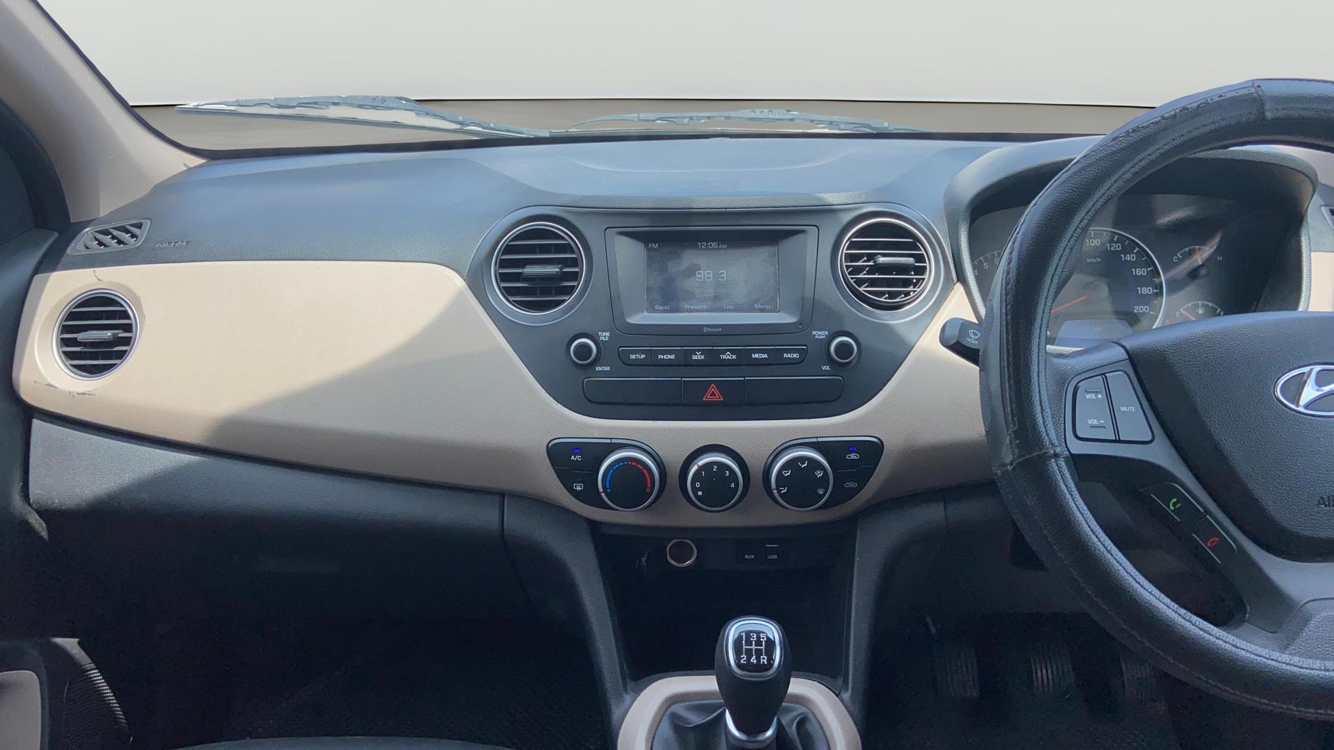 View 2018 Hyundai Grand i10 Sportz 1.2 Kappa Image 17 Used 2018 Hyundai Grand i10 Sportz 1.2 Kappa Image 17