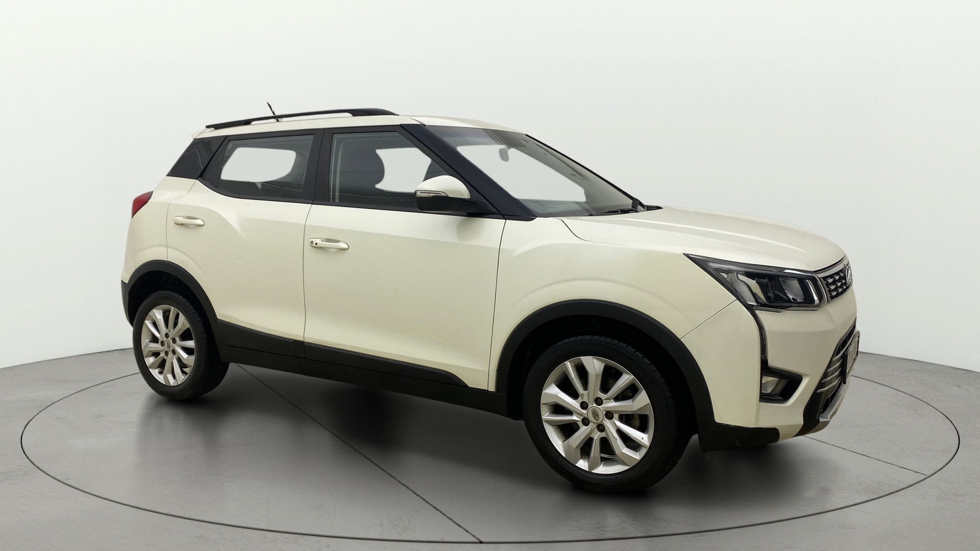 View 2020 Mahindra XUV300 W4 Petrol BS IV Image 23 Used 2020 Mahindra XUV300 W4 Petrol BS IV Image 23