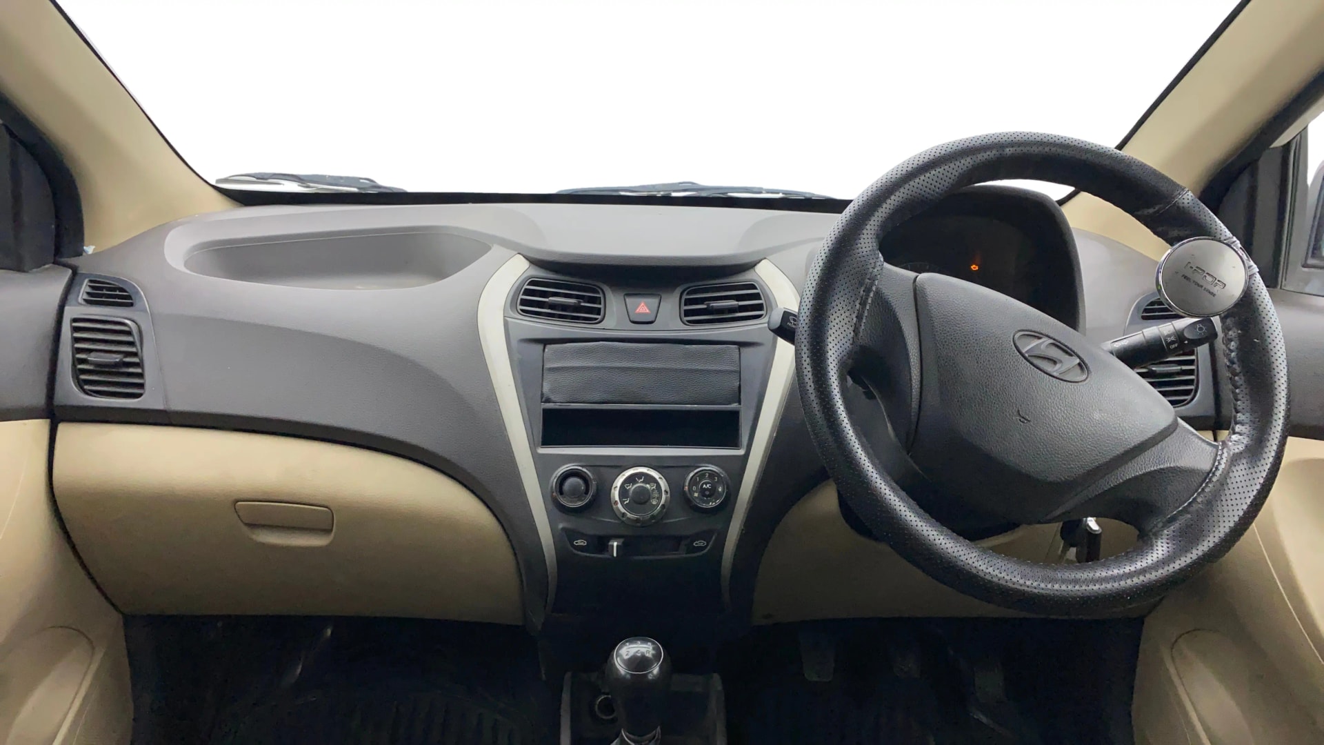 View 2016 Hyundai EON Era Plus Image 15 Used 2016 Hyundai EON Era Plus Image 15