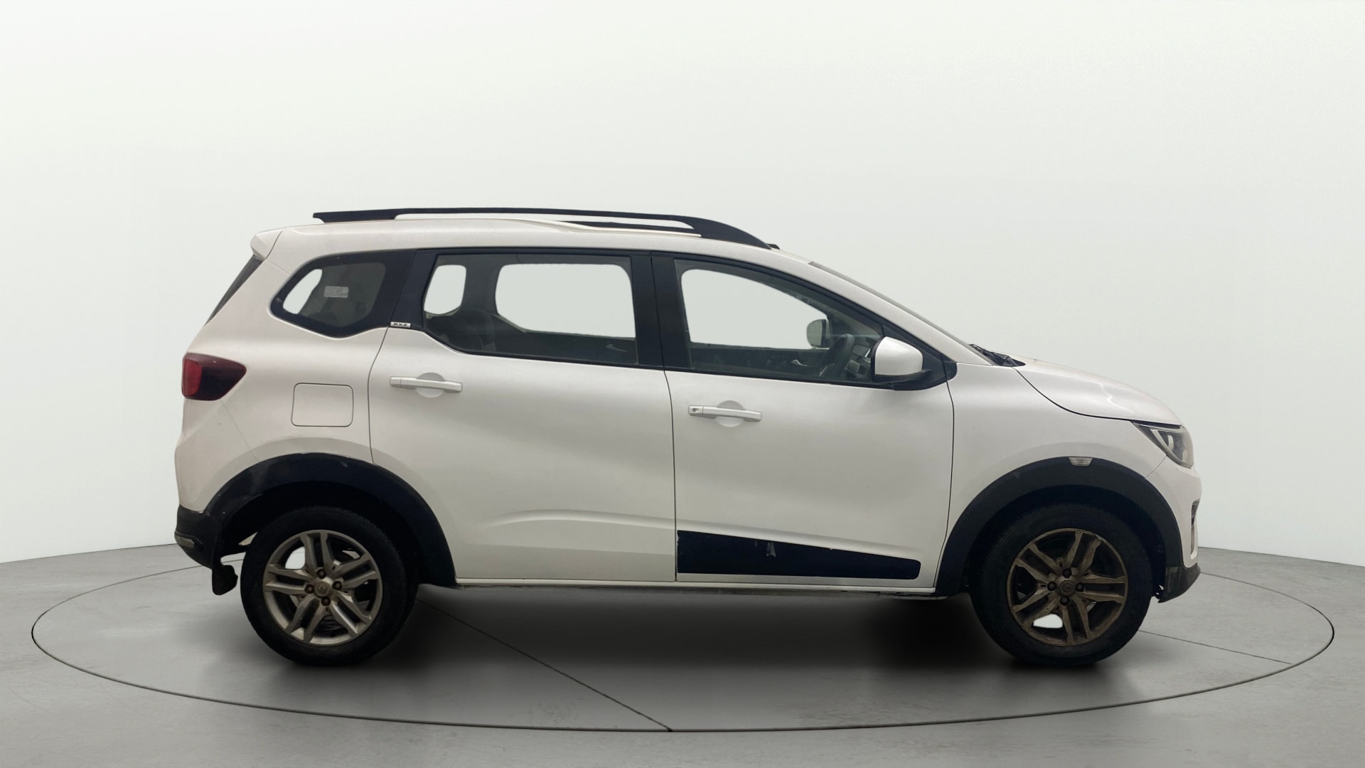 View 2021 Renault Triber RXZ Image 8 Used 2021 Renault Triber RXZ Image 8