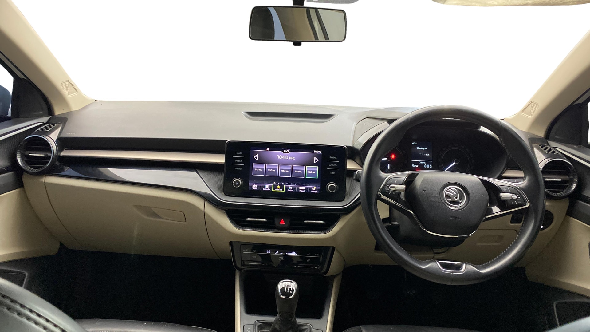 View 2024 Skoda Slavia Ambition 1.0 TSI MT Image 15 Used 2024 Skoda Slavia Ambition 1.0 TSI MT Image 15