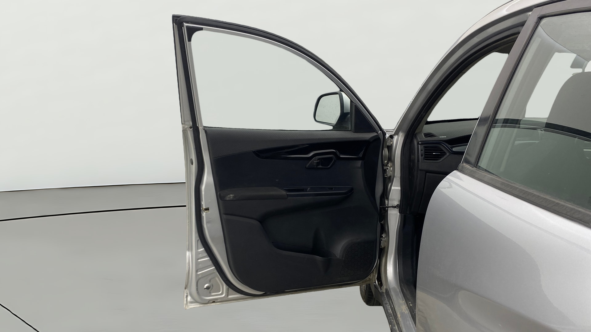 View 2019 Mahindra KUV100 K2 Petrol BS IV Image 30 Used 2019 Mahindra KUV100 K2 Petrol BS IV Image 30