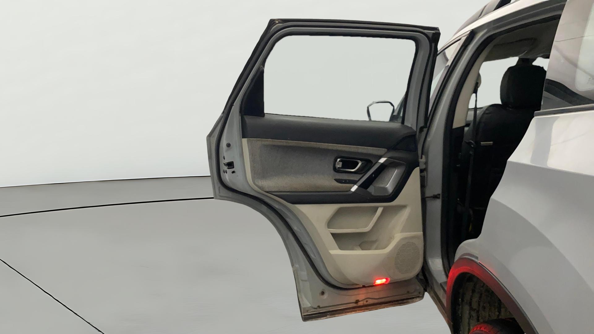 View 2024 Tata Safari Pure (O) Image 16 Used 2024 Tata Safari Pure (O) Image 16