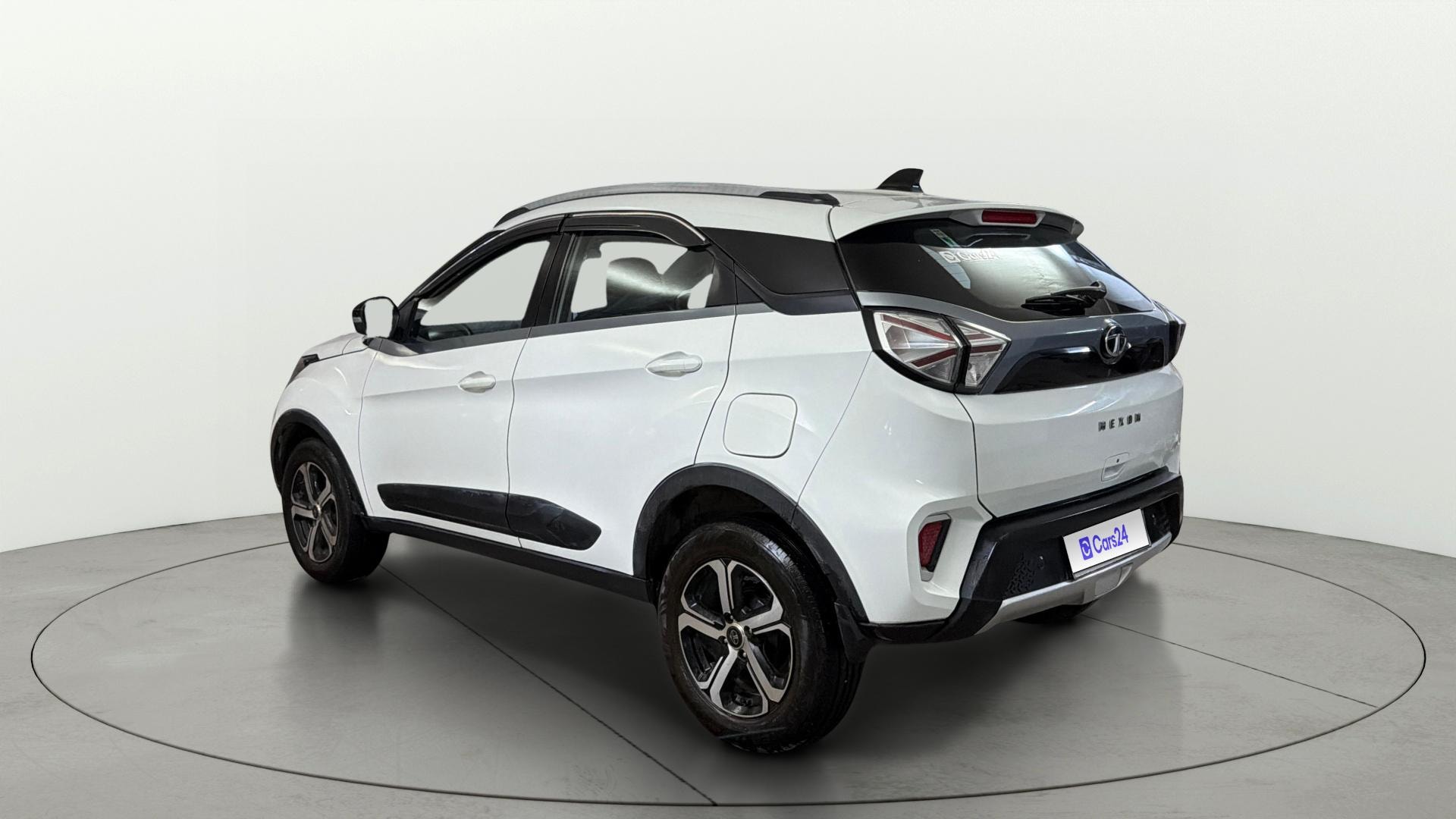 View 2021 Tata Nexon Revotron XE Image 2 Used 2021 Tata Nexon Revotron XE Image 2
