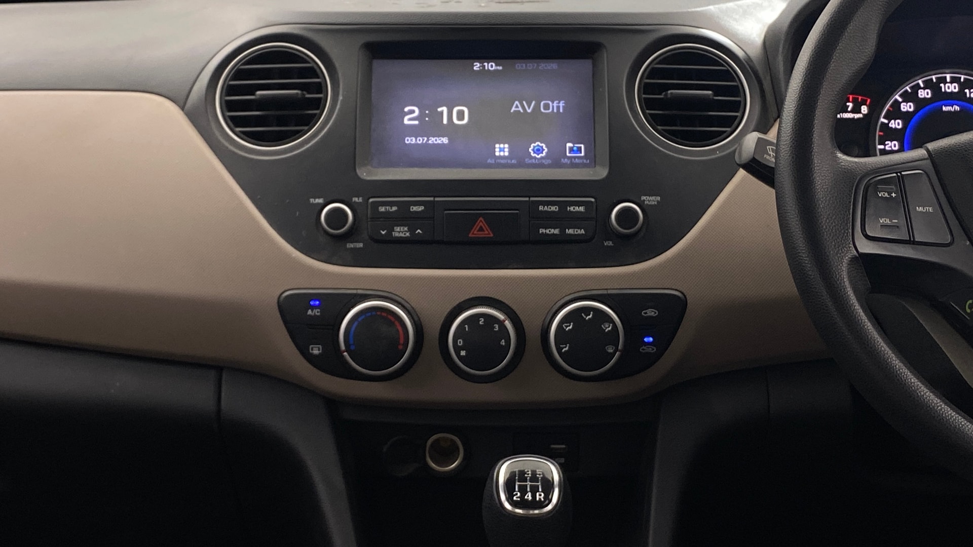 View 2018 Hyundai Grand i10 Sportz 1.2 Kappa Image 17 Used 2018 Hyundai Grand i10 Sportz 1.2 Kappa Image 17