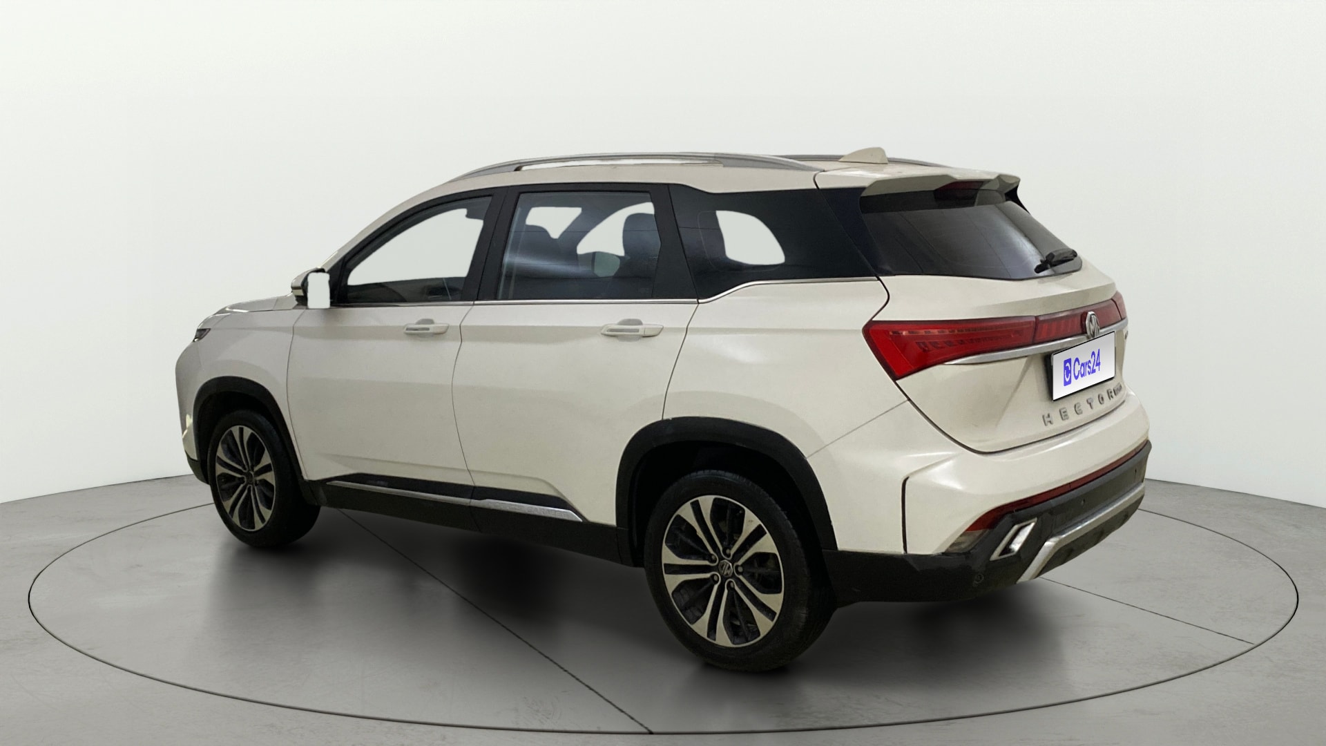 View 2024 MG Hector Plus Savvy Pro 7 Seater CVT Petrol Image 2 Used 2024 MG Hector Plus Savvy Pro 7 Seater CVT Petrol Image 2