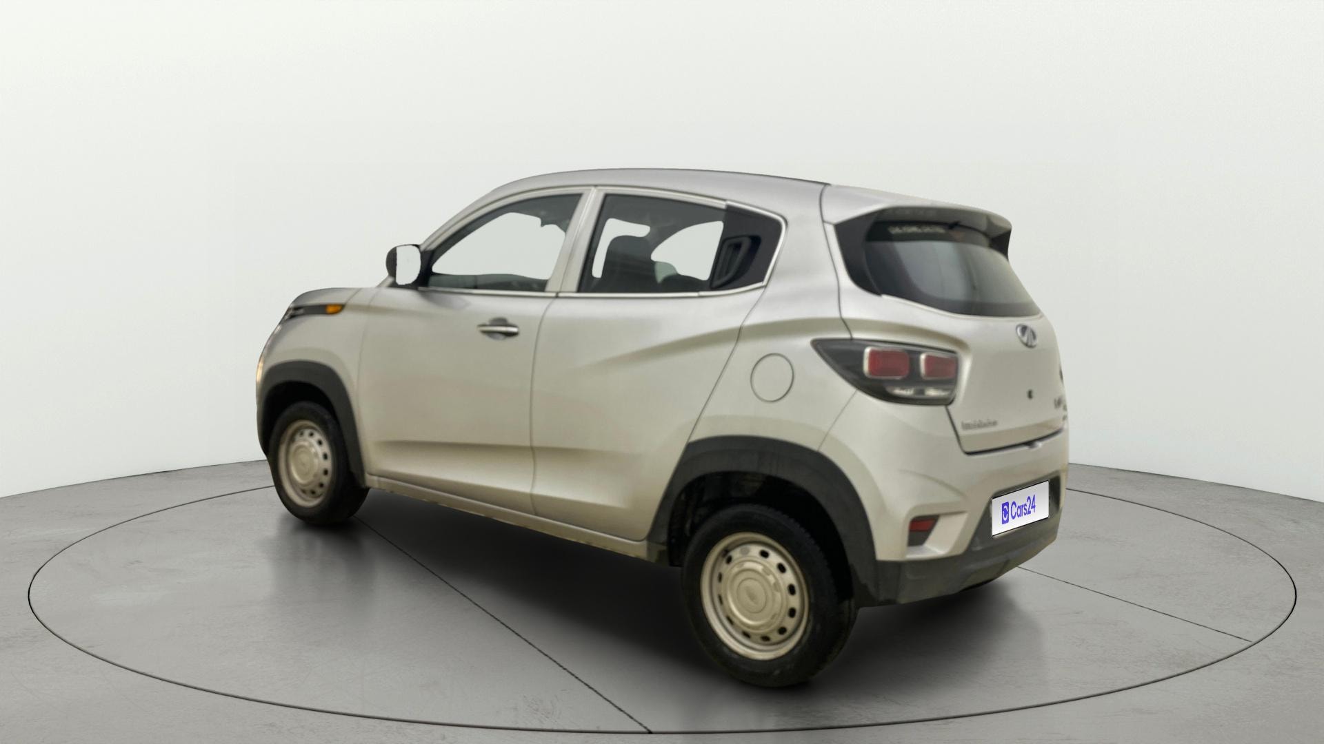 View 2018 Mahindra KUV100 K2 Petrol BS IV Image 2 Used 2018 Mahindra KUV100 K2 Petrol BS IV Image 2