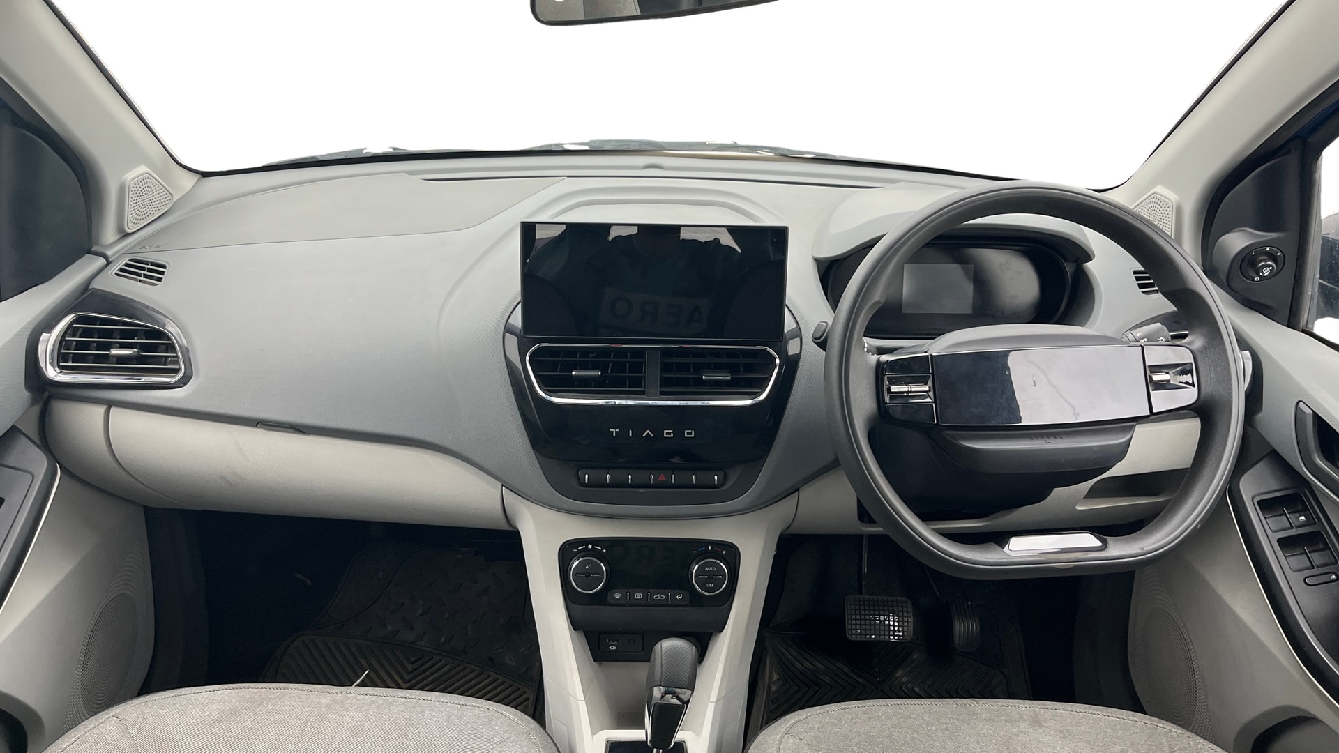 View 2025 Tata Tiago Revotorq XB Image 15 Used 2025 Tata Tiago Revotorq XB Image 15