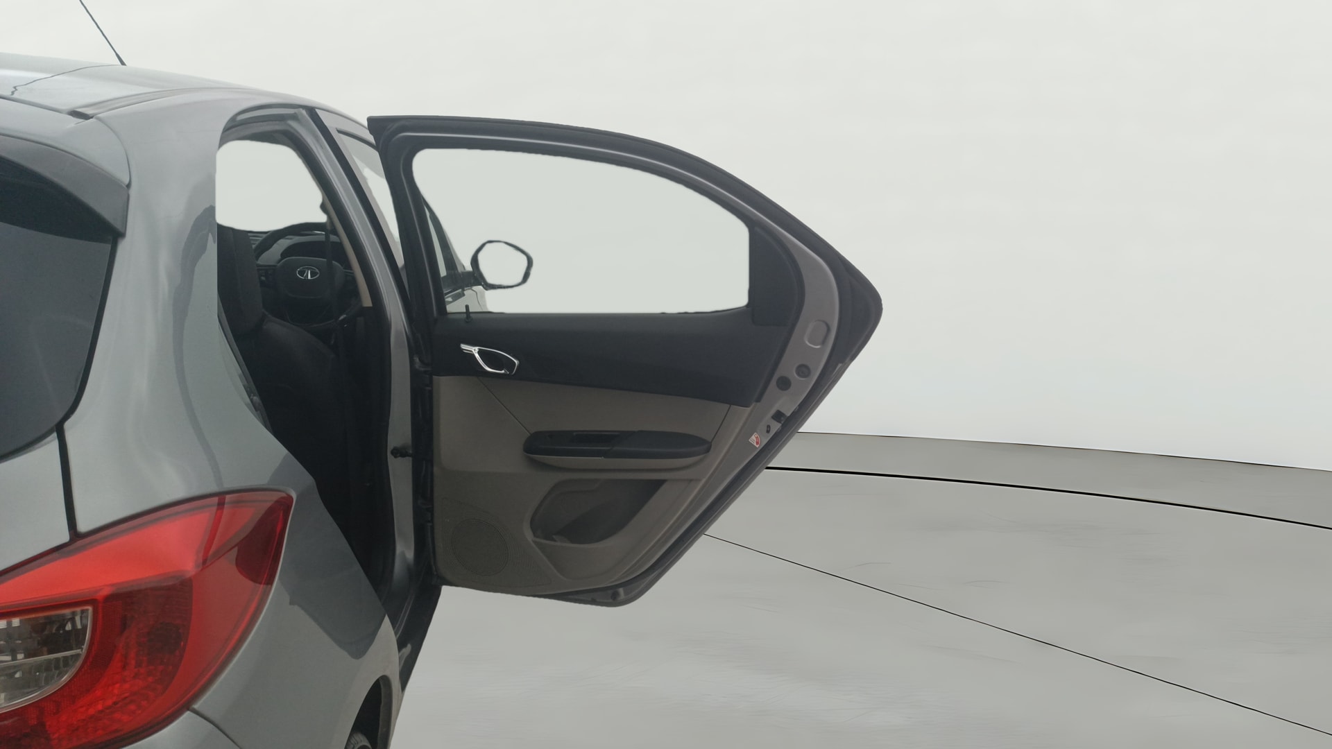 View 2019 Tata Tiago Revotorq XB Image 7 Used 2019 Tata Tiago Revotorq XB Image 7