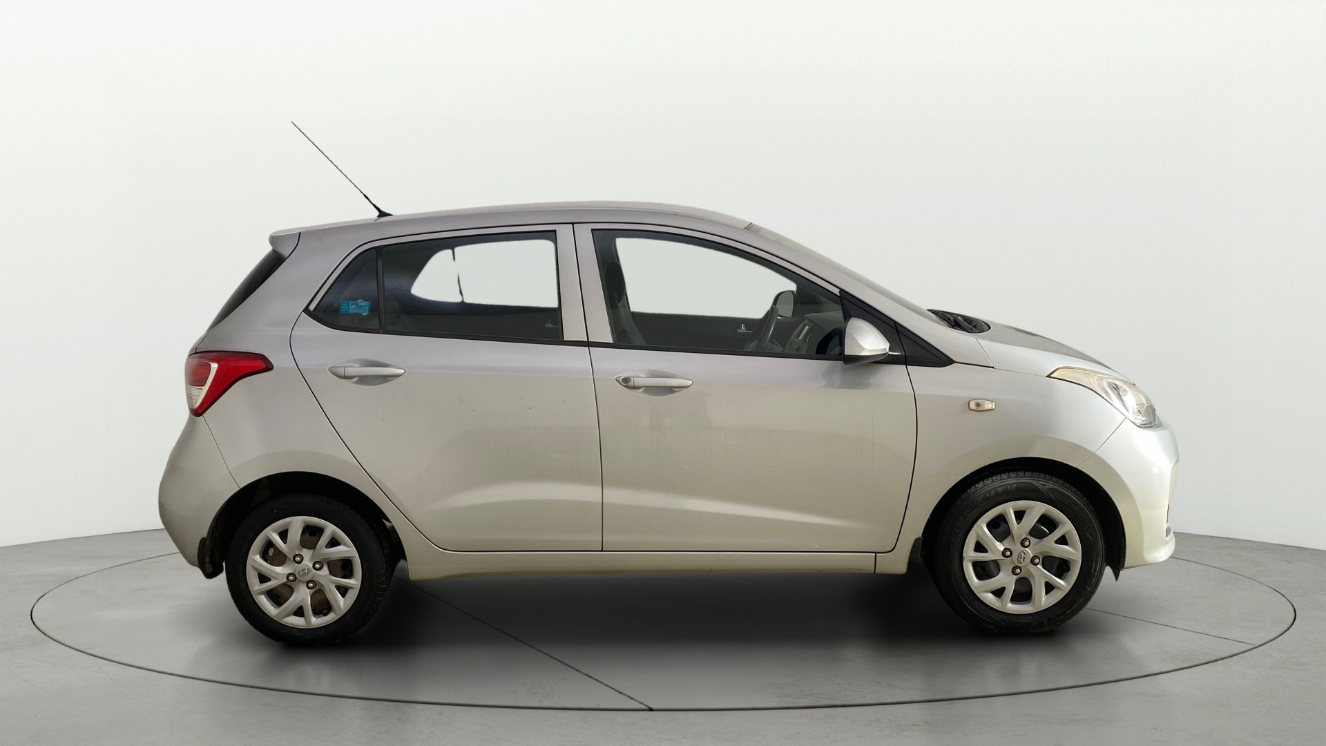View 2017 Hyundai Grand i10 1.2 Sportz(O) Petrol Image 8 Used 2017 Hyundai Grand i10 1.2 Sportz(O) Petrol Image 8
