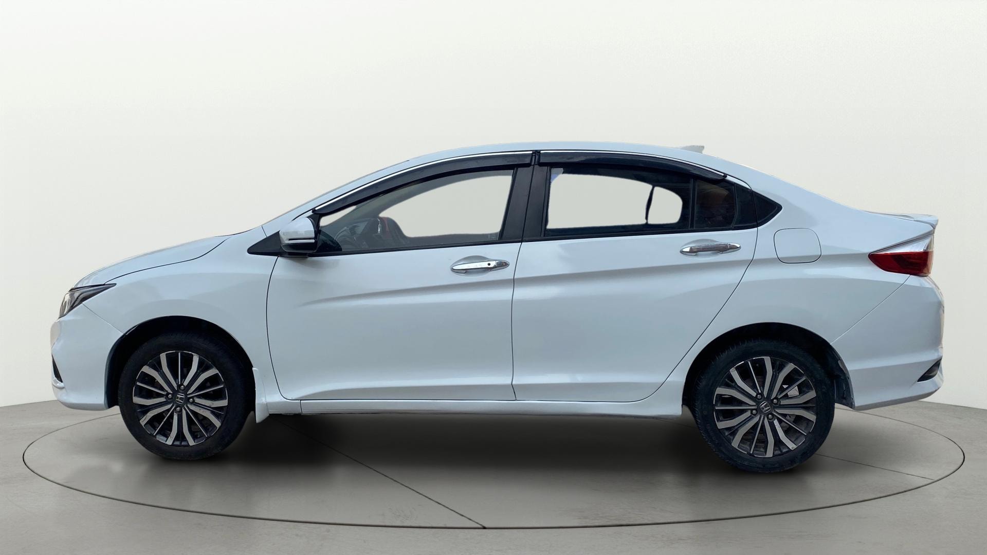 View 2017 Honda City ZX MT Diesel Anniversary Edition Image 6 Used 2017 Honda City ZX MT Diesel Anniversary Edition Image 6