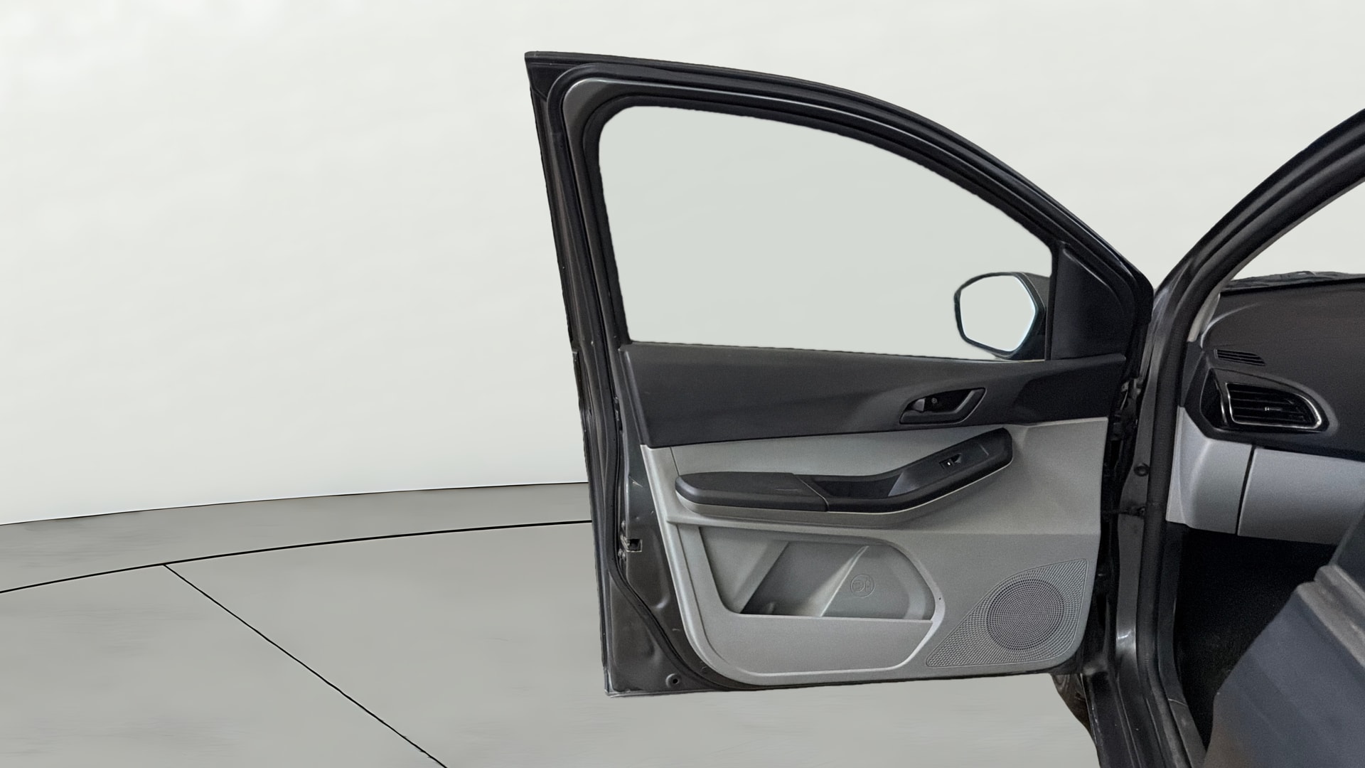 View 2020 Tata Tiago Revotorq XB Image 30 Used 2020 Tata Tiago Revotorq XB Image 30