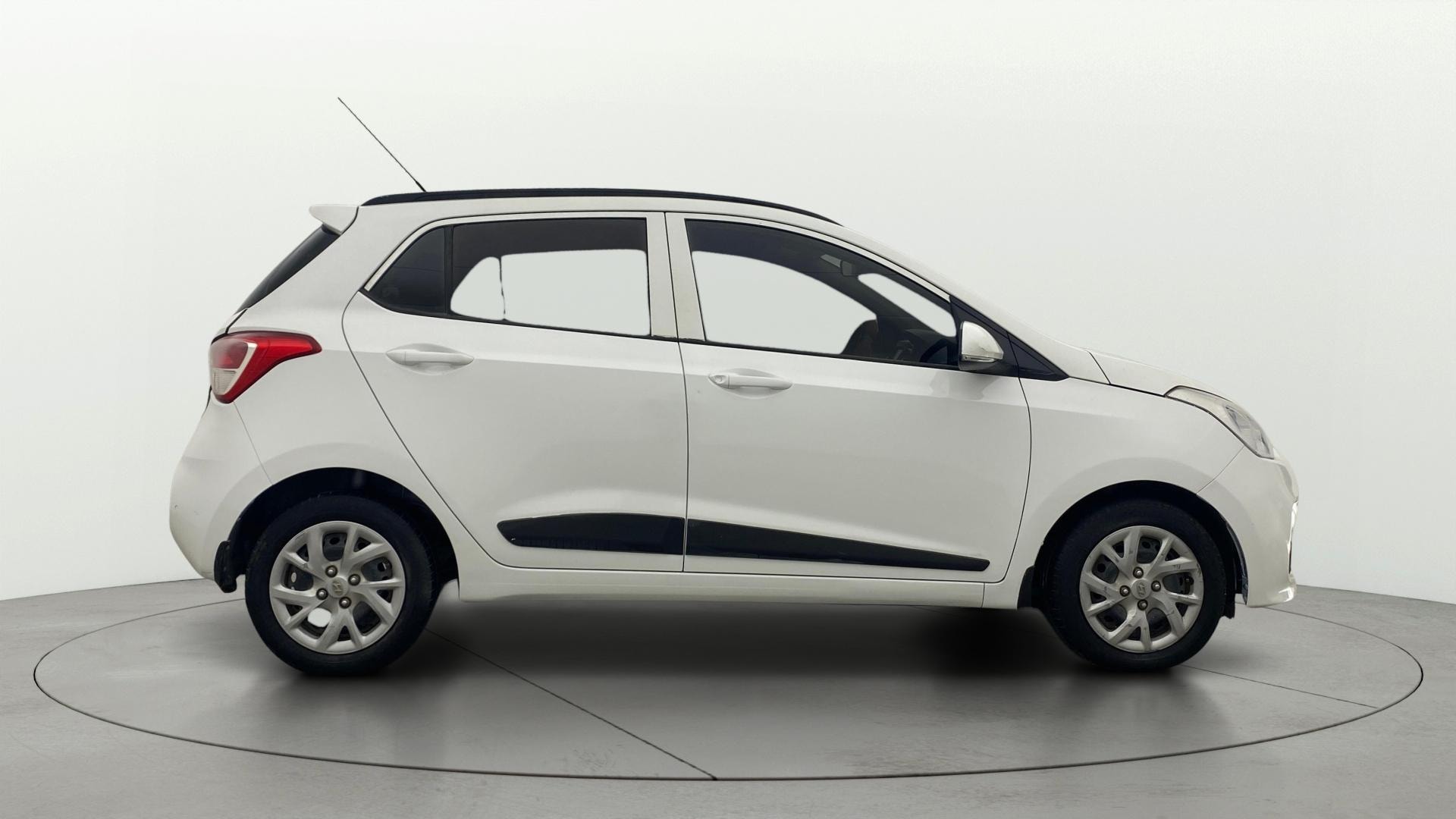 View 2019 Hyundai Grand i10 Sportz 1.2 Kappa Image 8 Used 2019 Hyundai Grand i10 Sportz 1.2 Kappa Image 8