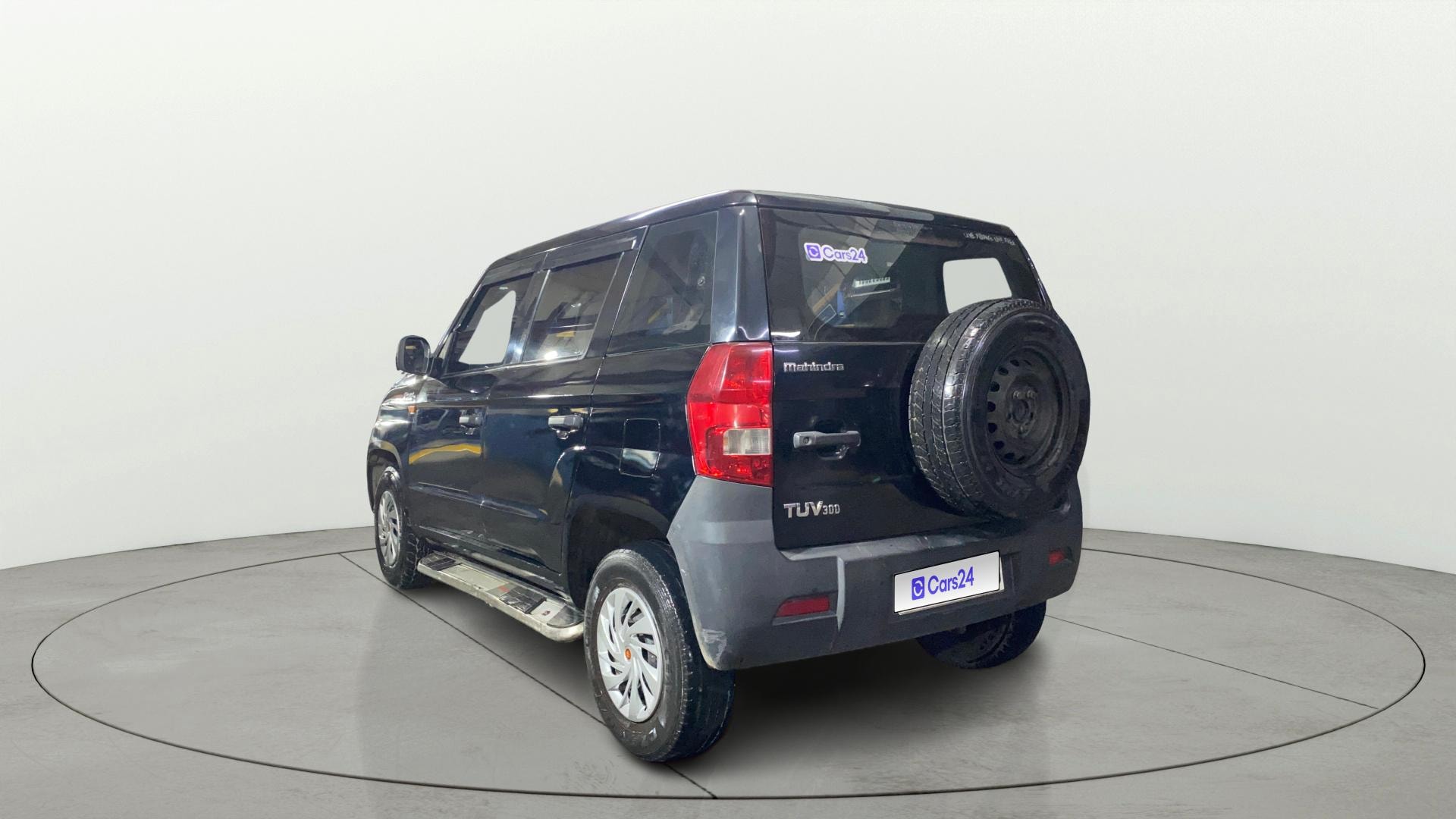 View 2017 Mahindra TUV300 T4 Image 2 Used 2017 Mahindra TUV300 T4 Image 2