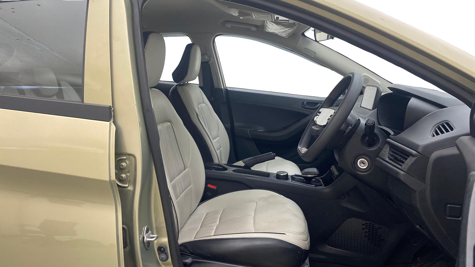 View 2025 Tata Nexon Revotron XE Image 27 Used 2025 Tata Nexon Revotron XE Image 27