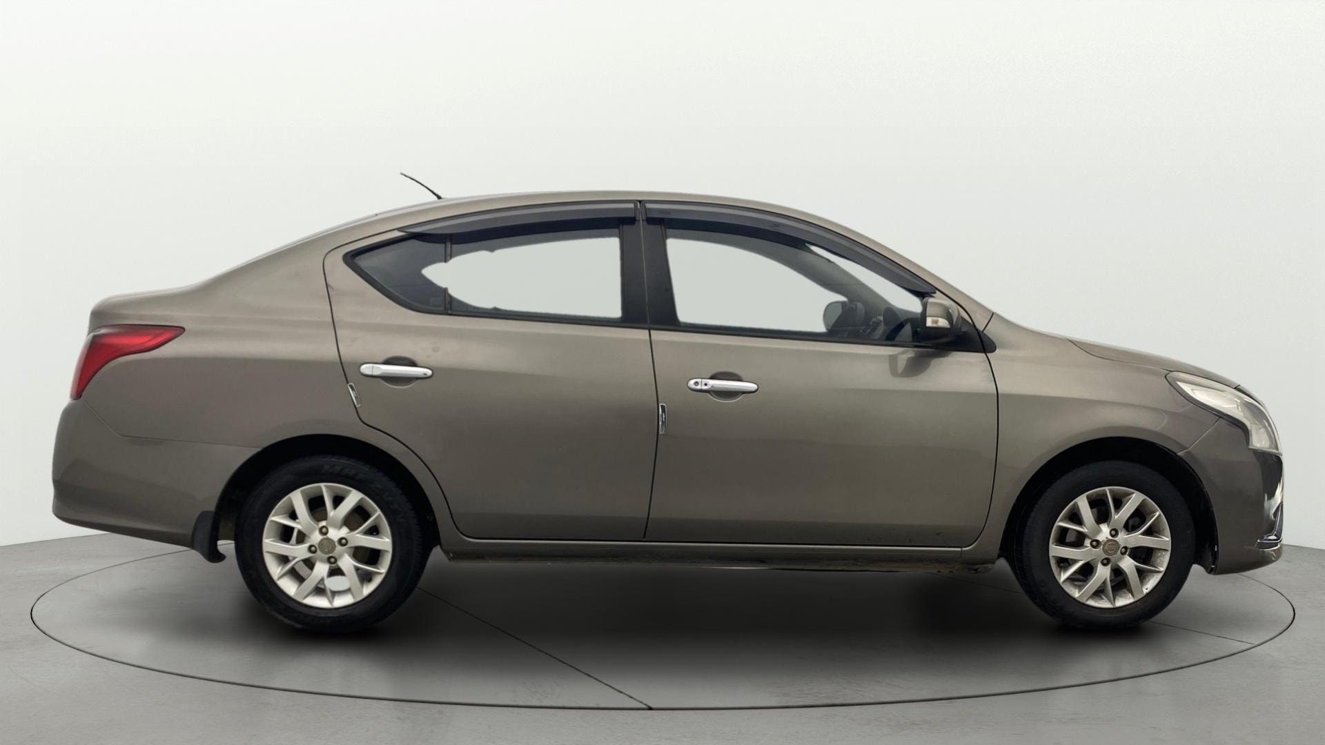 View 2017 Nissan Sunny XV Diesel Image 8 Used 2017 Nissan Sunny XV Diesel Image 8