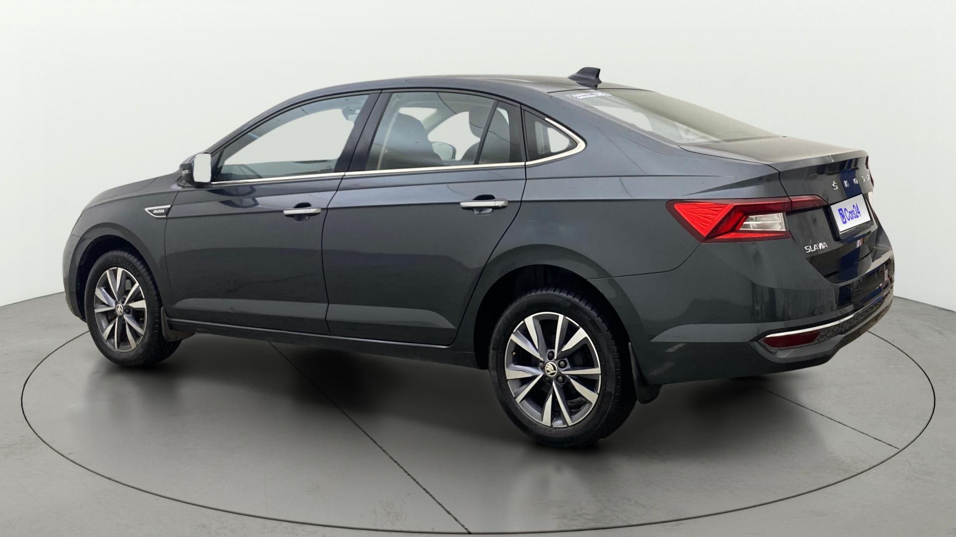 View 2022 Skoda Slavia Style 1.5 TSI MT Image 2 Used 2022 Skoda Slavia Style 1.5 TSI MT Image 2