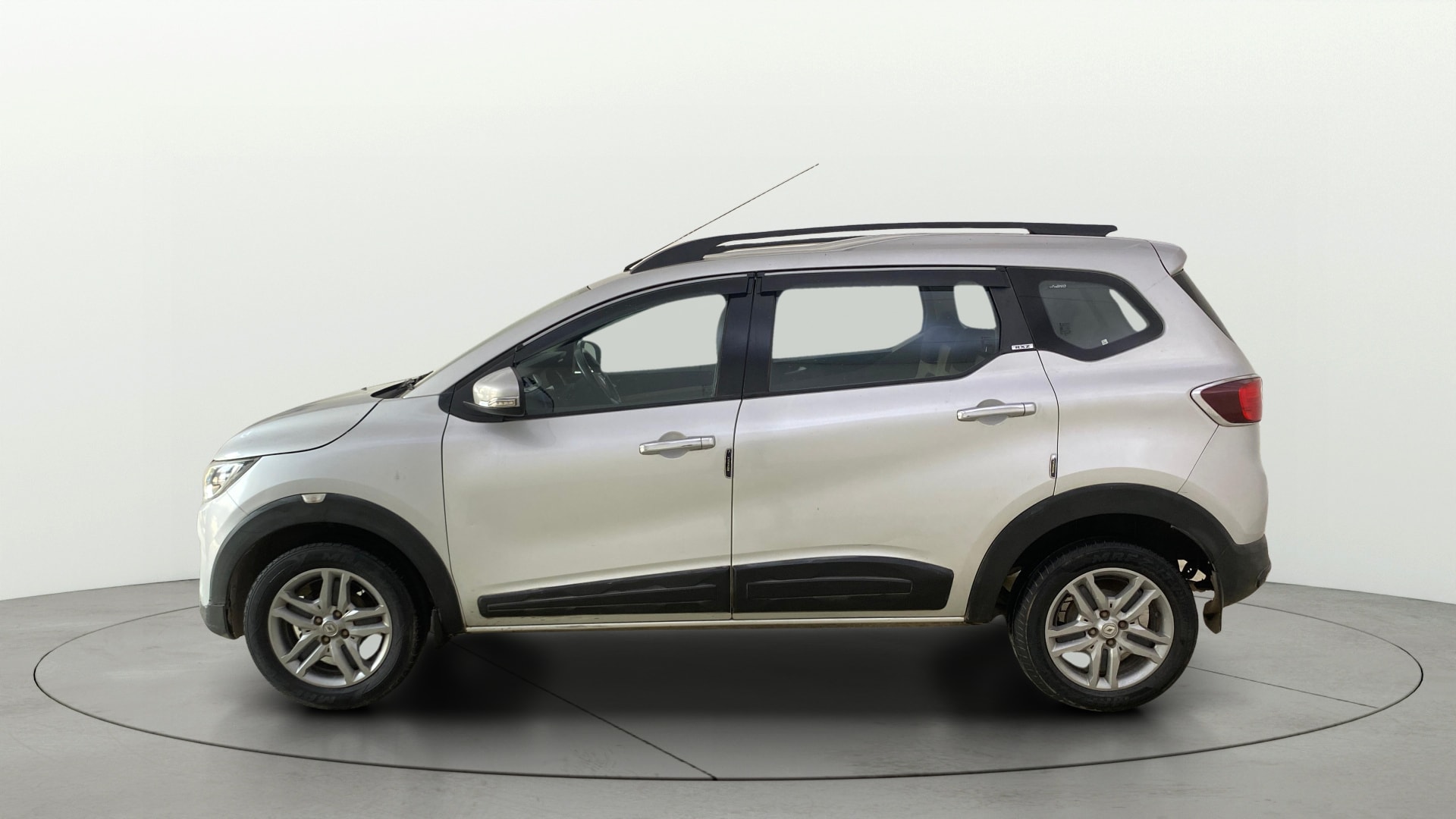 View 2020 Renault Triber RXZ AMT Image 27 Used 2020 Renault Triber RXZ AMT Image 27