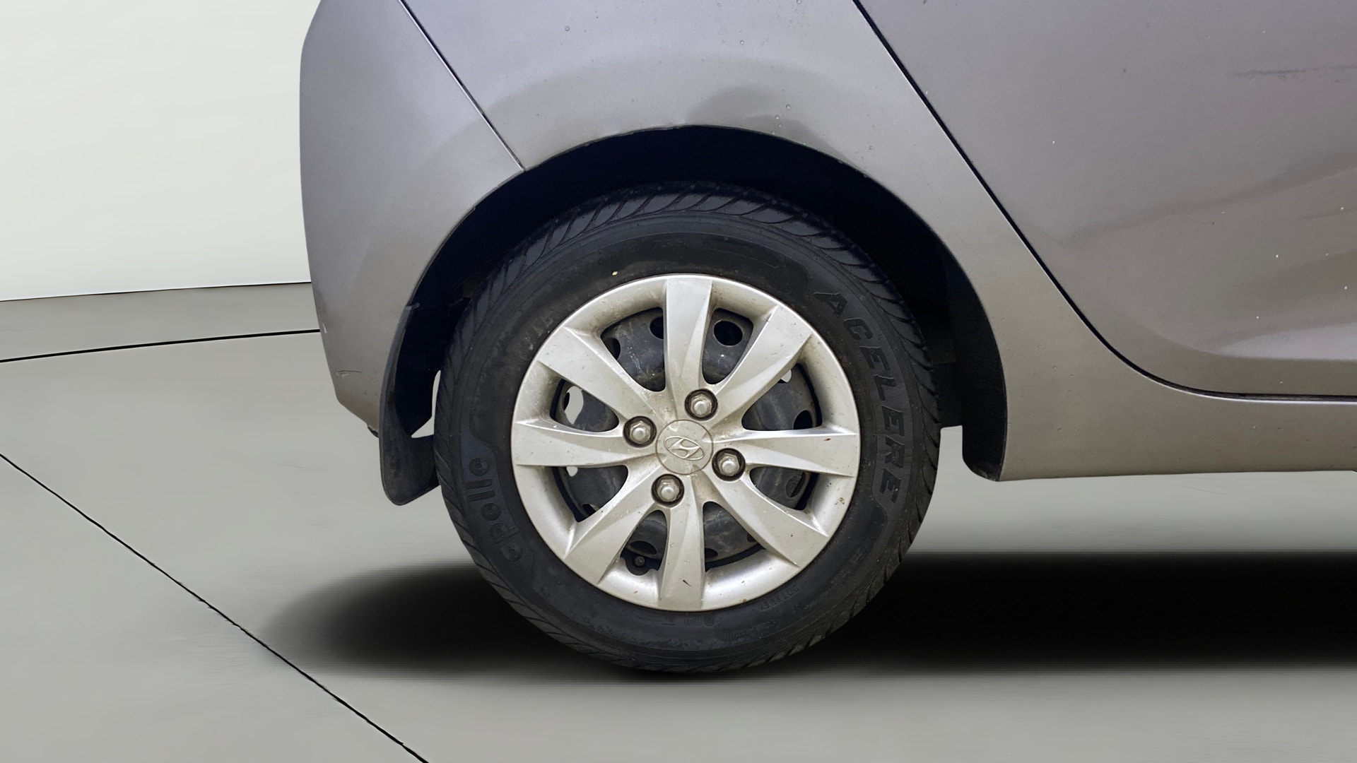 View 2013 Hyundai EON Magna Plus Image 23 Used 2013 Hyundai EON Magna Plus Image 23