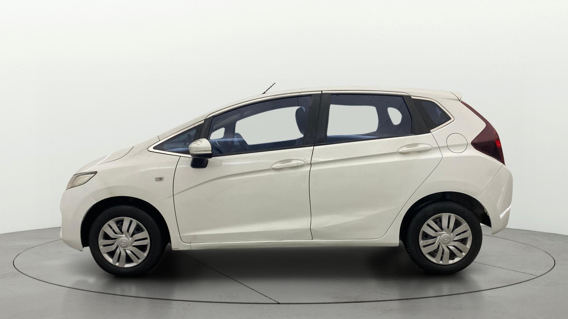 View 2015 Honda Jazz E MT Diesel Image 5 Used 2015 Honda Jazz E MT Diesel Image 5