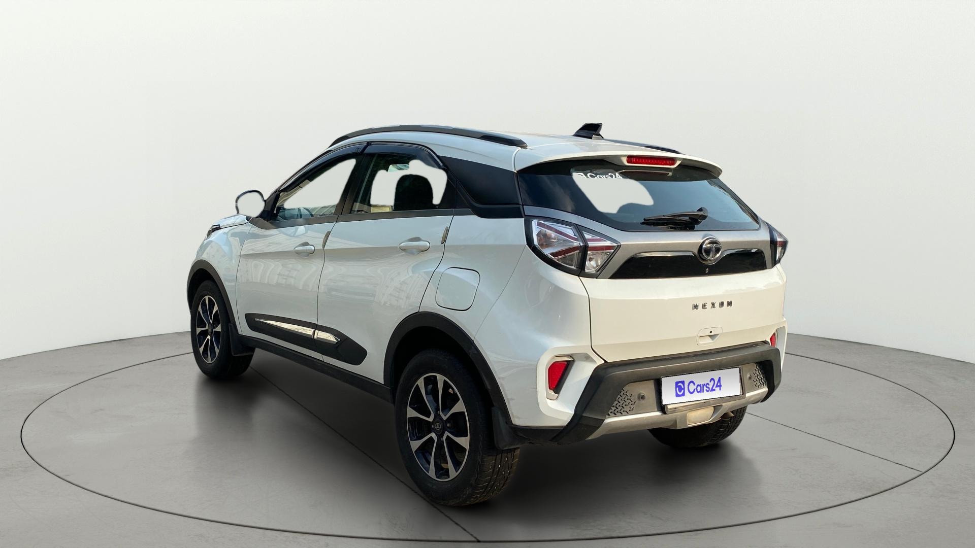View 2021 Tata Nexon Revotron XE Image 2 Used 2021 Tata Nexon Revotron XE Image 2