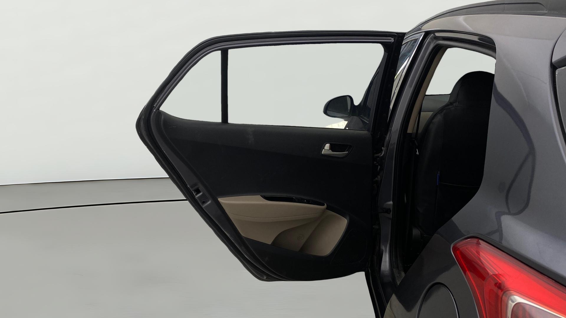 View 2015 Hyundai Grand i10 Sportz 1.2 Kappa Image 22 Used 2015 Hyundai Grand i10 Sportz 1.2 Kappa Image 22