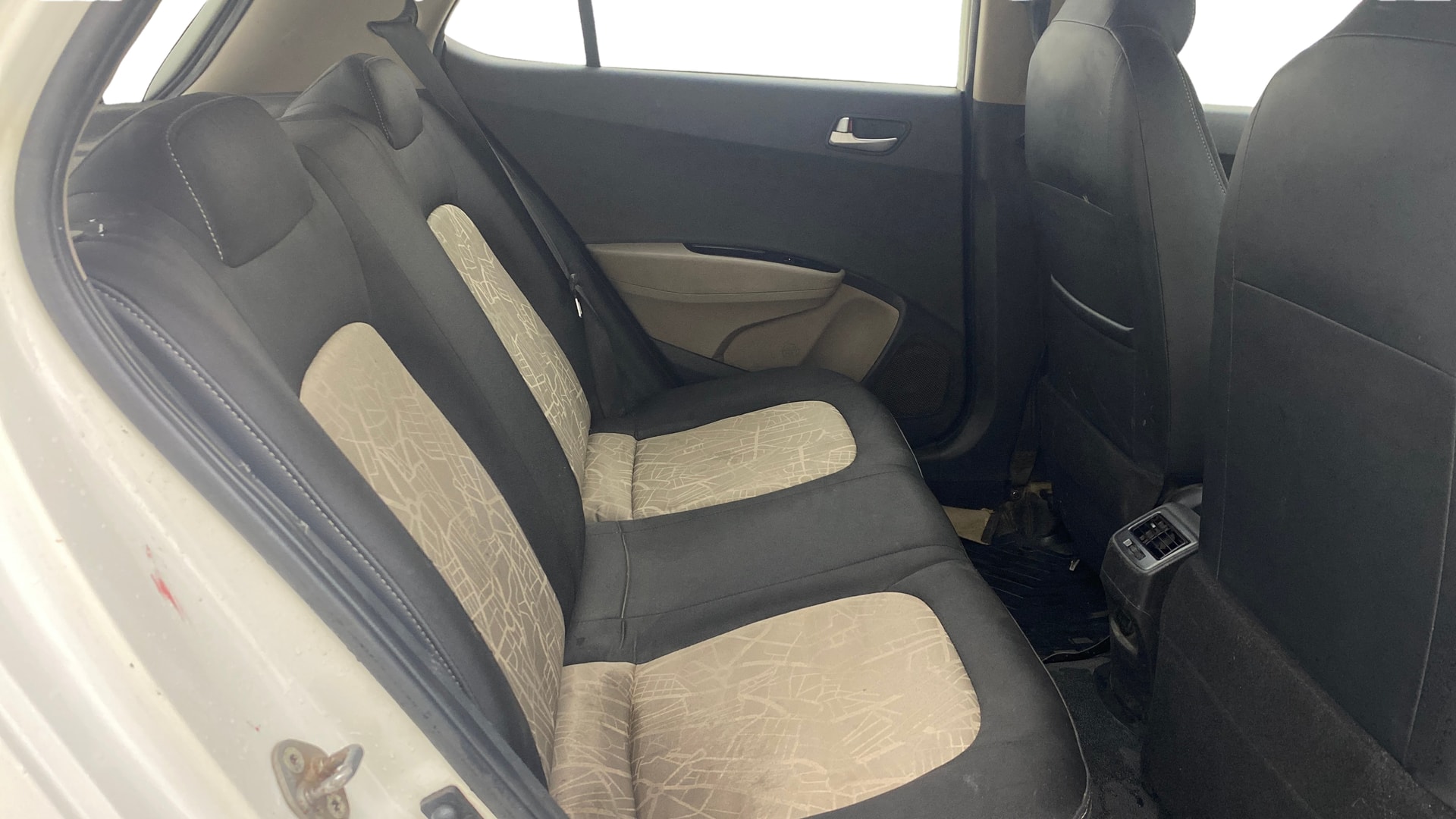 View 2016 Hyundai Grand i10 Sportz 1.2 Kappa Image 28 Used 2016 Hyundai Grand i10 Sportz 1.2 Kappa Image 28
