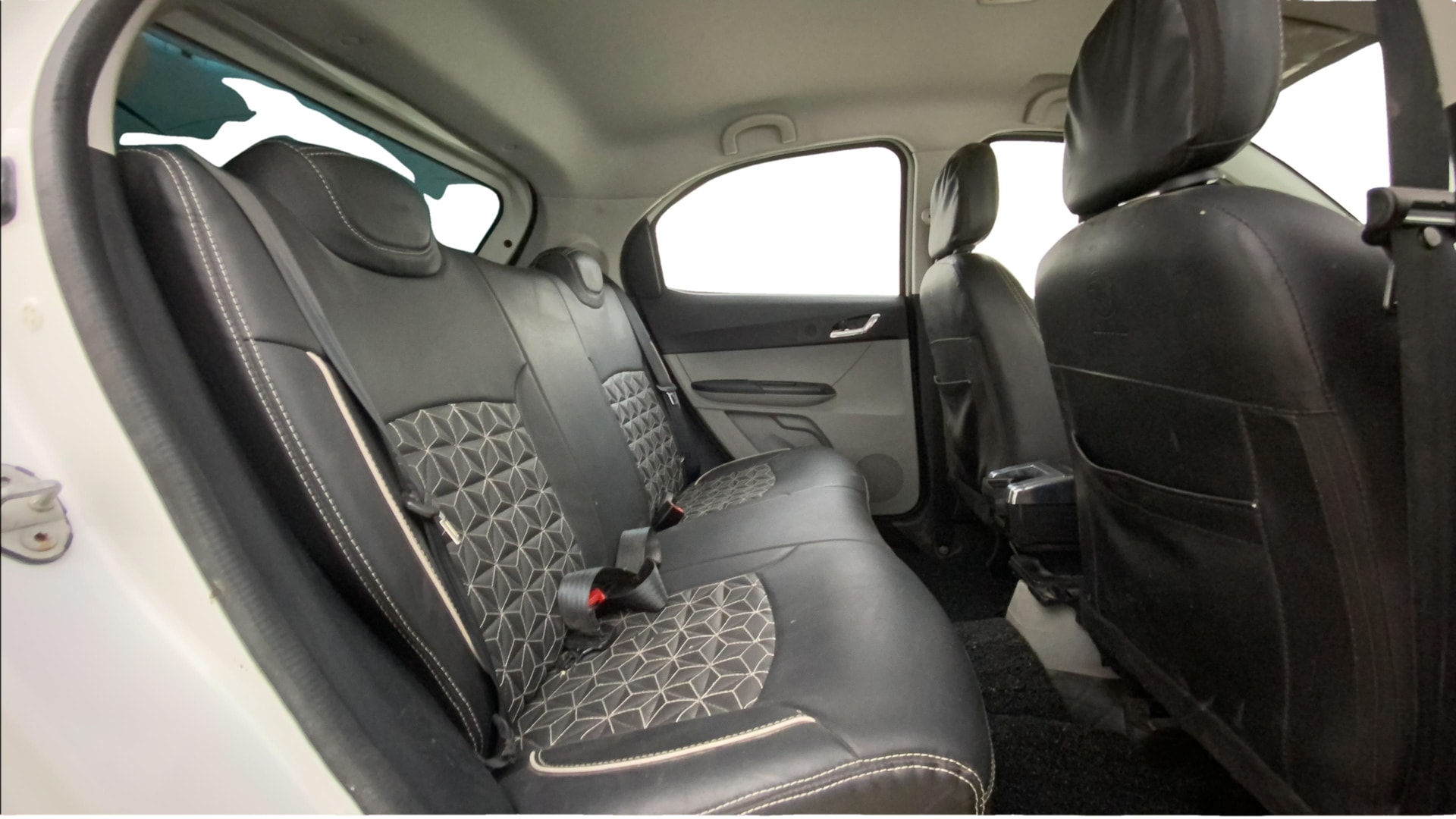 View 2022 Tata Tiago Revotorq XB Image 29 Used 2022 Tata Tiago Revotorq XB Image 29