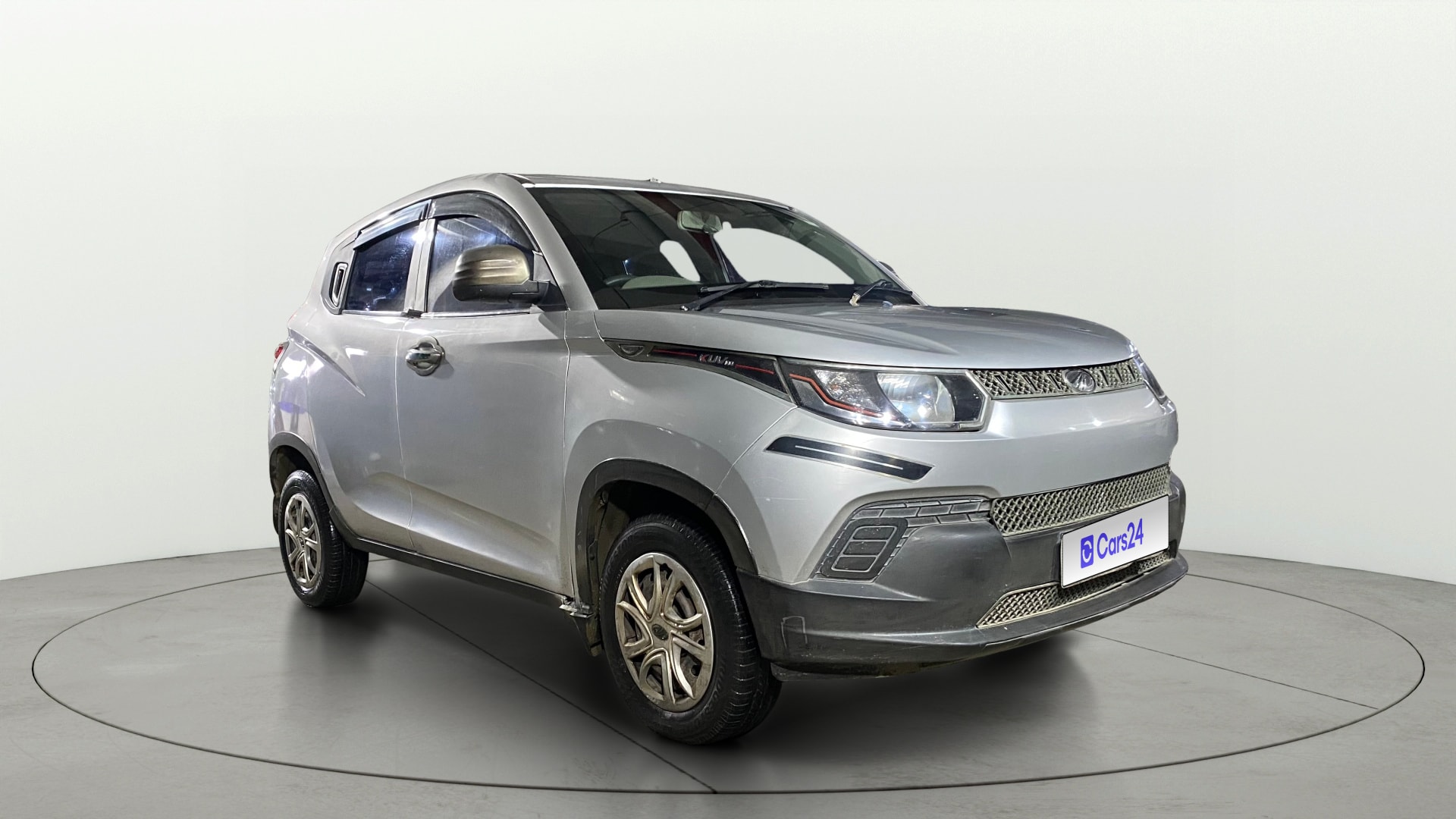 View 2016 Mahindra KUV100 K4 Plus Petrol 6 Seater BS IV Image 21 Used 2016 Mahindra KUV100 K4 Plus Petrol 6 Seater BS IV Image 21