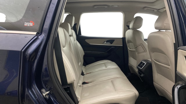 View Mahindra XUV700 Image 38 Used Mahindra XUV700 Image 38
