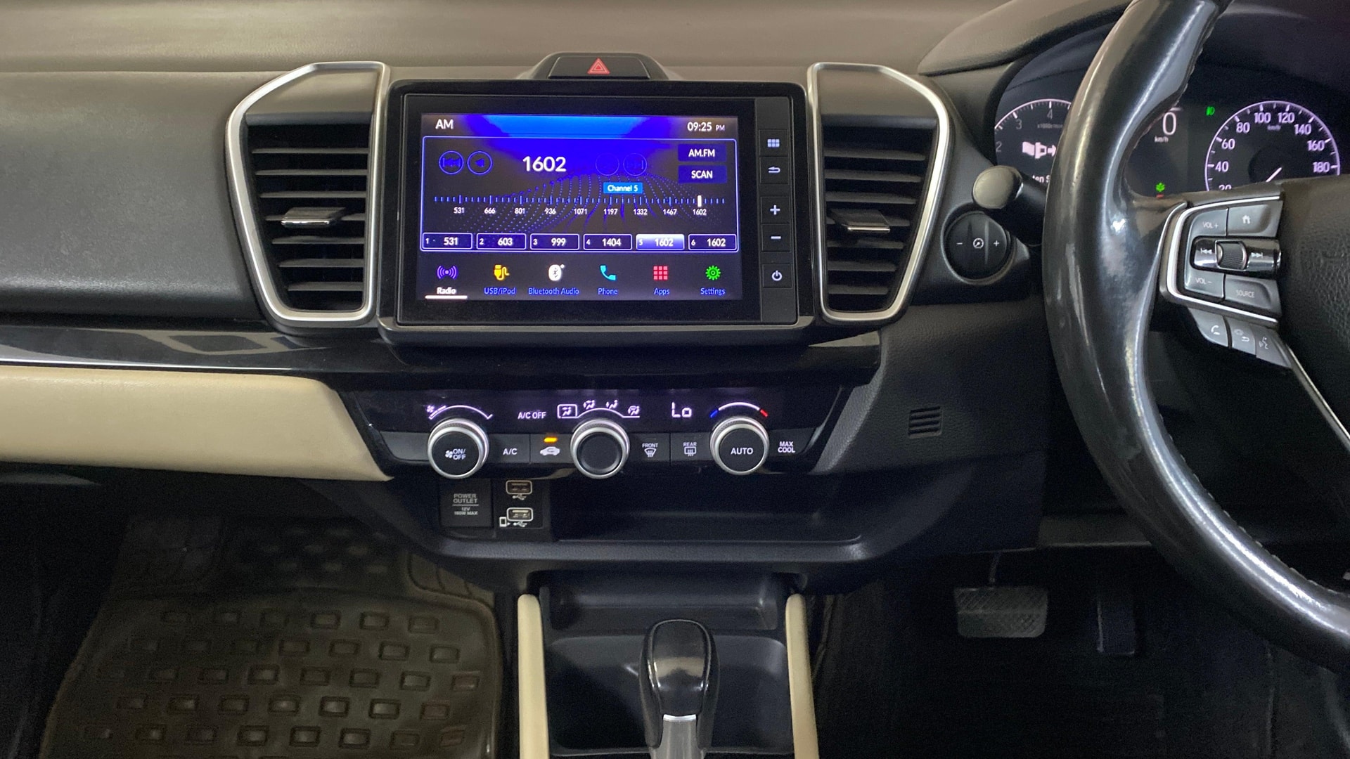 View 2021 Honda City ZX MT Diesel Anniversary Edition Image 18 Used 2021 Honda City ZX MT Diesel Anniversary Edition Image 18