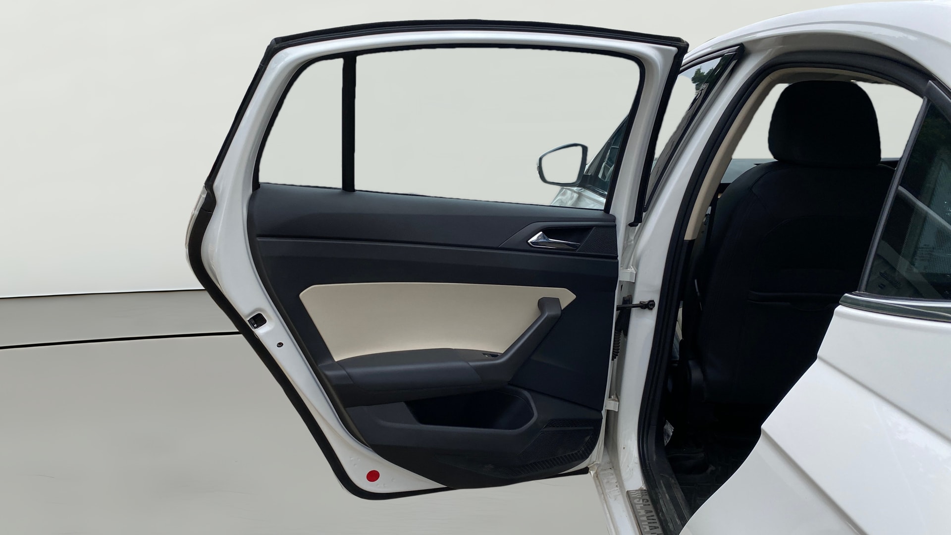 View 2023 Skoda Slavia Style 1.0 TSI MT Image 15 Used 2023 Skoda Slavia Style 1.0 TSI MT Image 15