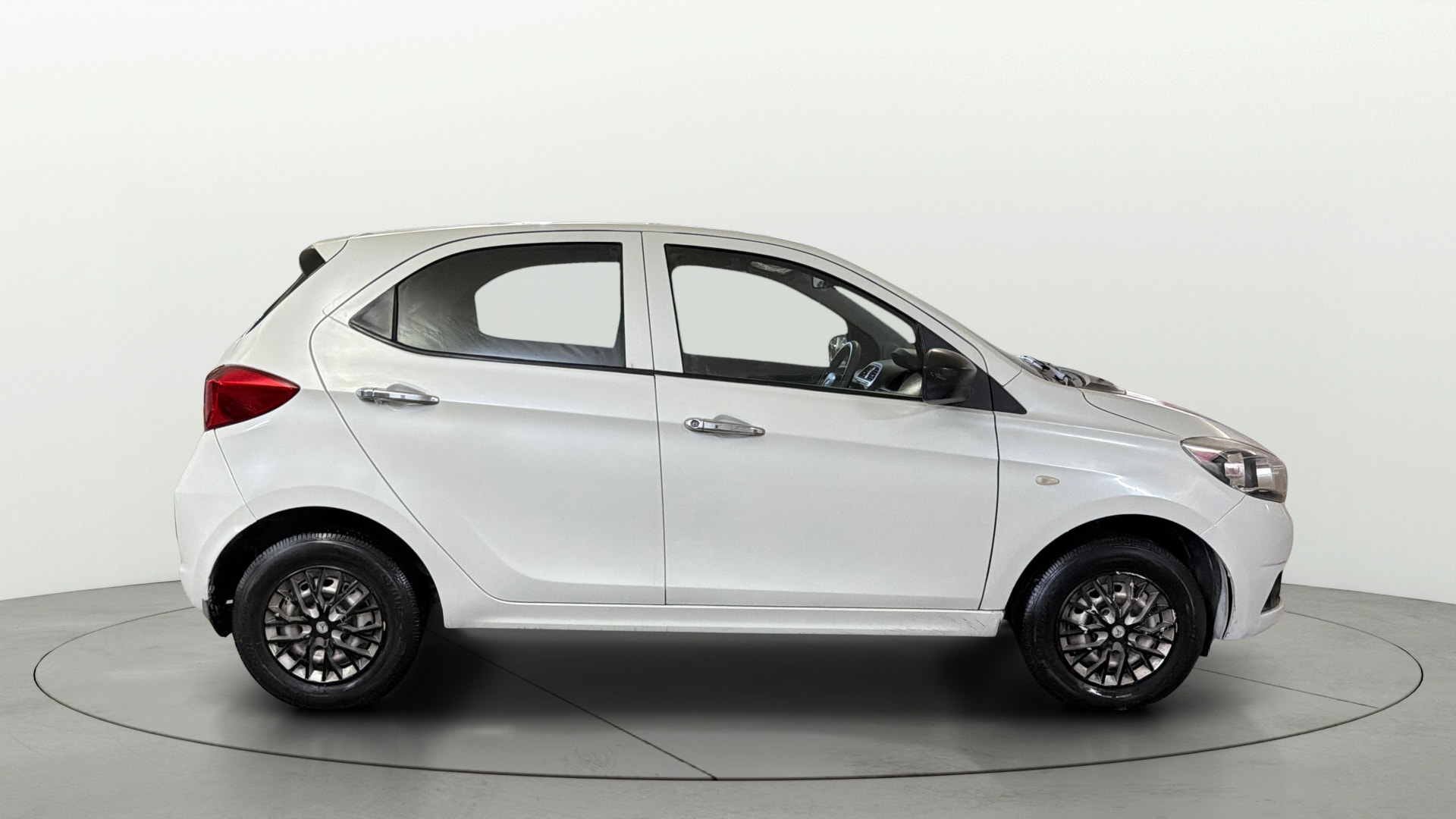 View 2018 Tata Tiago Revotorq XB Image 8 Used 2018 Tata Tiago Revotorq XB Image 8