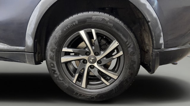 View Mahindra XUV700 Image 11 Used Mahindra XUV700 Image 11