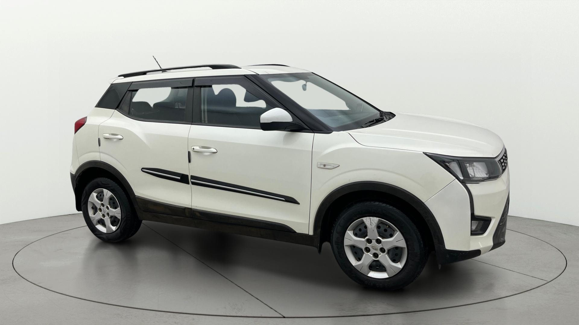 View 2019 Mahindra XUV300 W4 Petrol BS IV Image 21 Used 2019 Mahindra XUV300 W4 Petrol BS IV Image 21