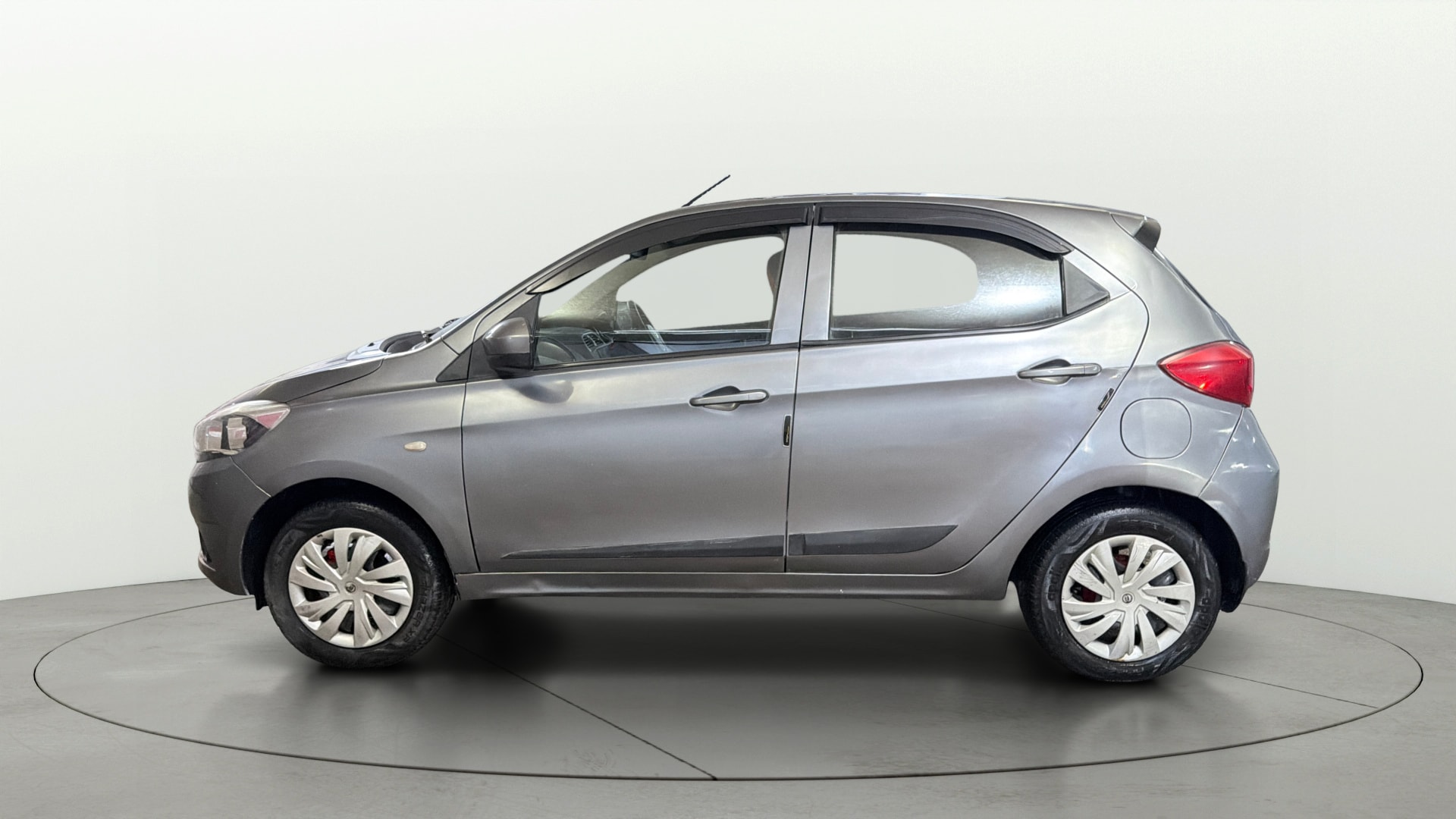 View 2019 Tata Tiago Revotorq XB Image 5 Used 2019 Tata Tiago Revotorq XB Image 5