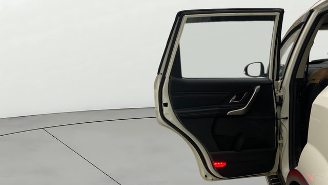 View Mahindra XUV500 Image 16 Used Mahindra XUV500 Image 16