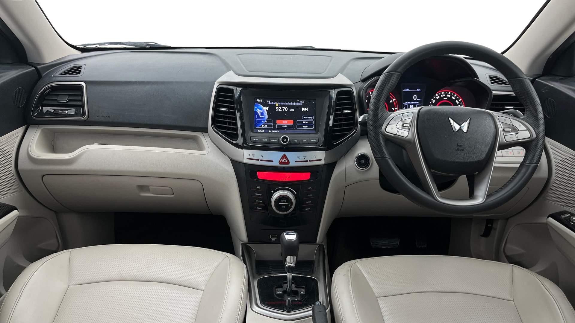 View 2023 Mahindra XUV300 W4 Petrol BS IV Image 31 Used 2023 Mahindra XUV300 W4 Petrol BS IV Image 31