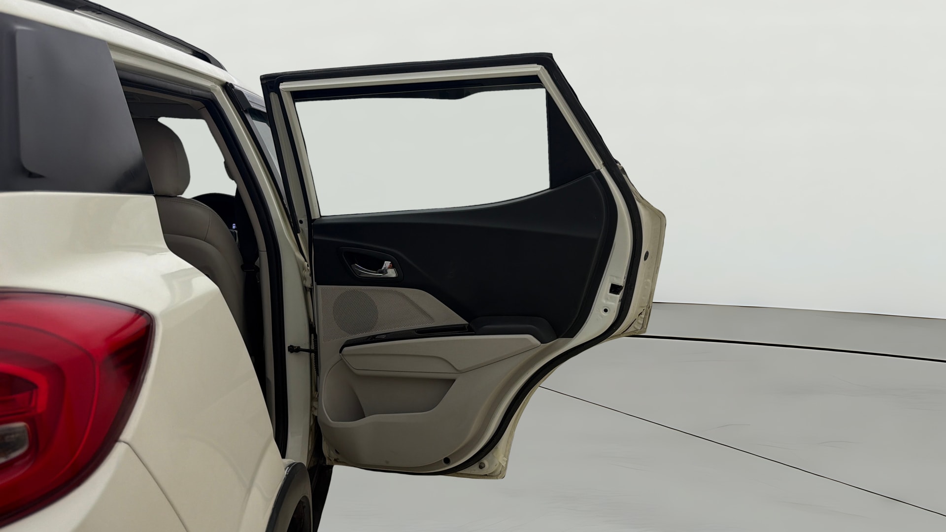 Used 2022 Mahindra XUV300 Used 2022 Mahindra XUV300