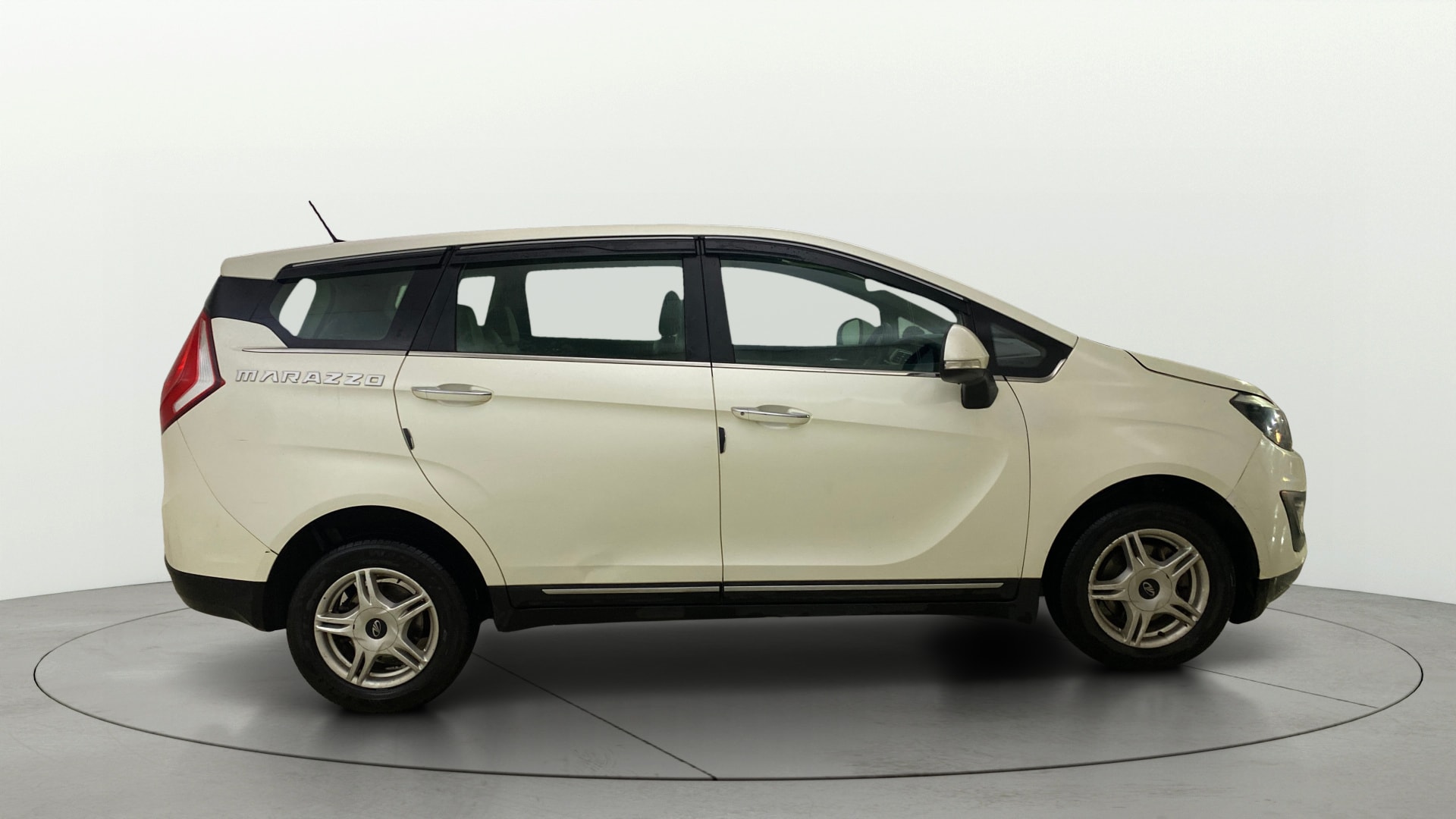 View 2018 Mahindra Marazzo M6 8-Seater Image 8 Used 2018 Mahindra Marazzo M6 8-Seater Image 8