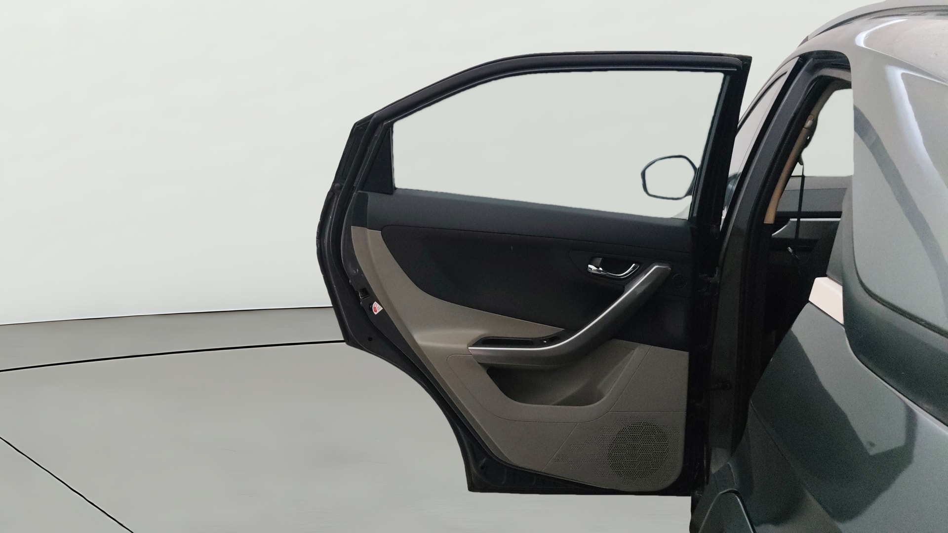 View 2017 Tata Nexon Revotron XE Image 22 Used 2017 Tata Nexon Revotron XE Image 22