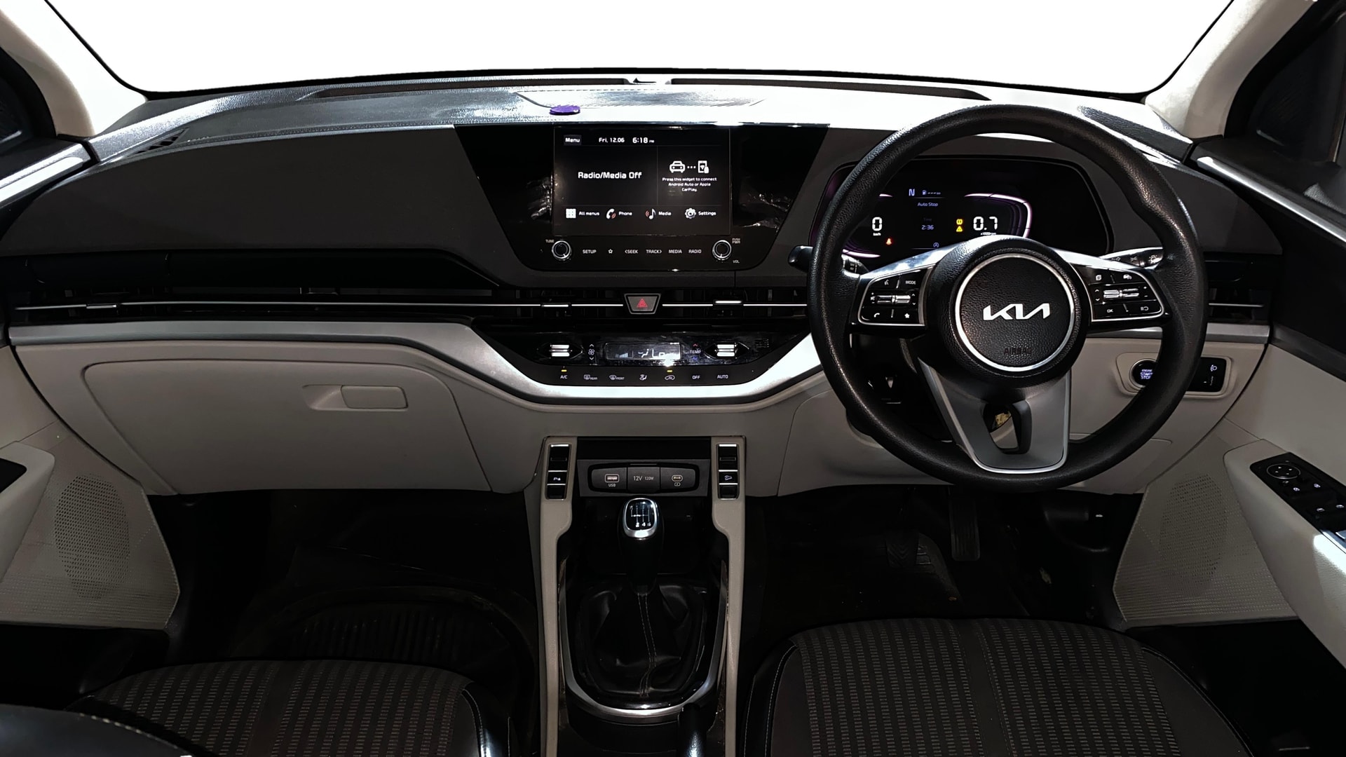 View 2023 Kia Carens Prestige 1.5 Petrol 7 STR Image 32 Used 2023 Kia Carens Prestige 1.5 Petrol 7 STR Image 32