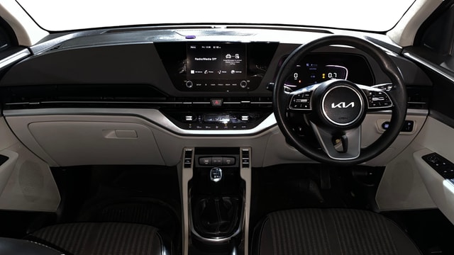 View Kia Carens Image 32 Used Kia Carens Image 32