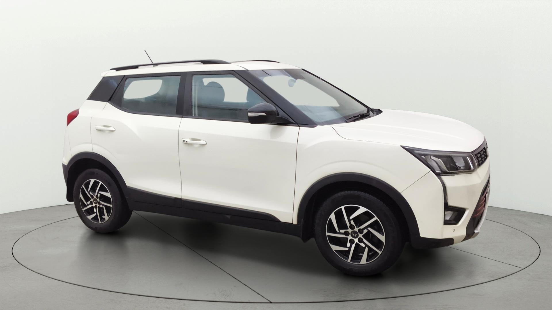 View 2023 Mahindra XUV300 W4 Petrol BS IV Image 23 Used 2023 Mahindra XUV300 W4 Petrol BS IV Image 23
