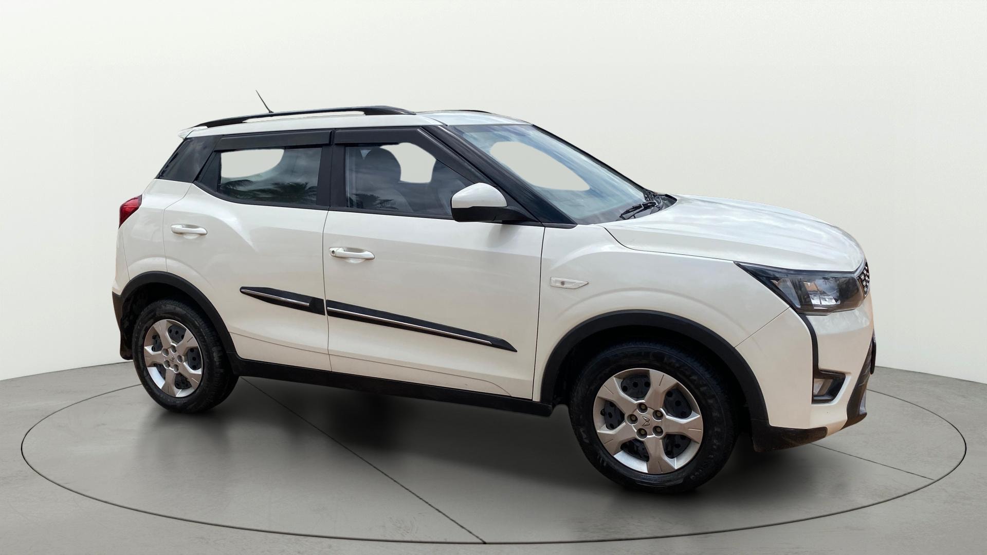 View 2023 Mahindra XUV300 W4 Petrol BS IV Image 36 Used 2023 Mahindra XUV300 W4 Petrol BS IV Image 36