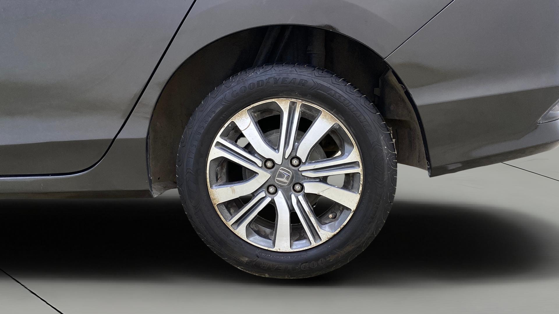 View 2020 Honda City ZX MT Diesel Anniversary Edition Image 12 Used 2020 Honda City ZX MT Diesel Anniversary Edition Image 12